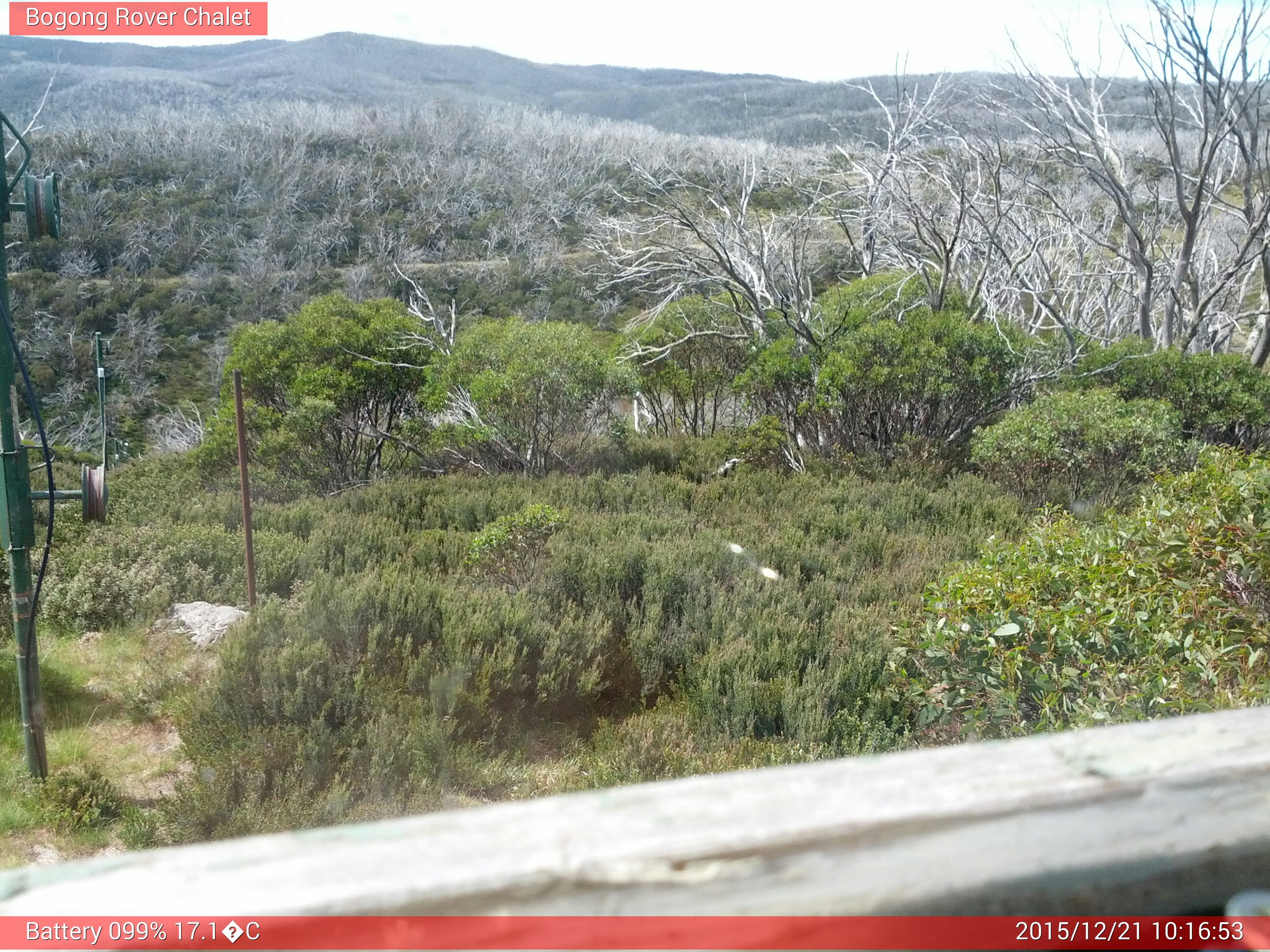 Bogong Web Cam 10:16am Monday 21st of December 2015