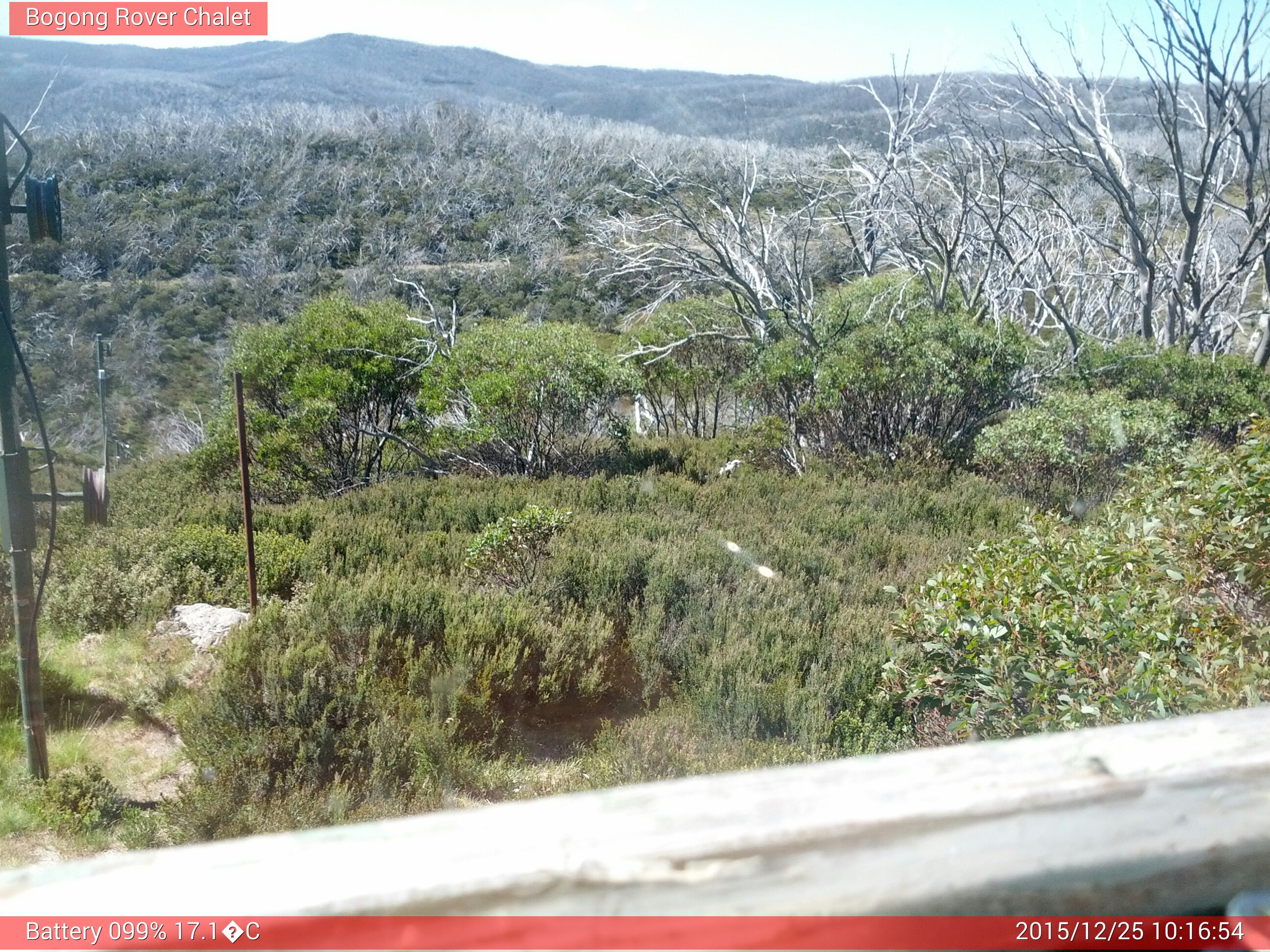 Bogong Web Cam 10:16am Friday 25th of December 2015