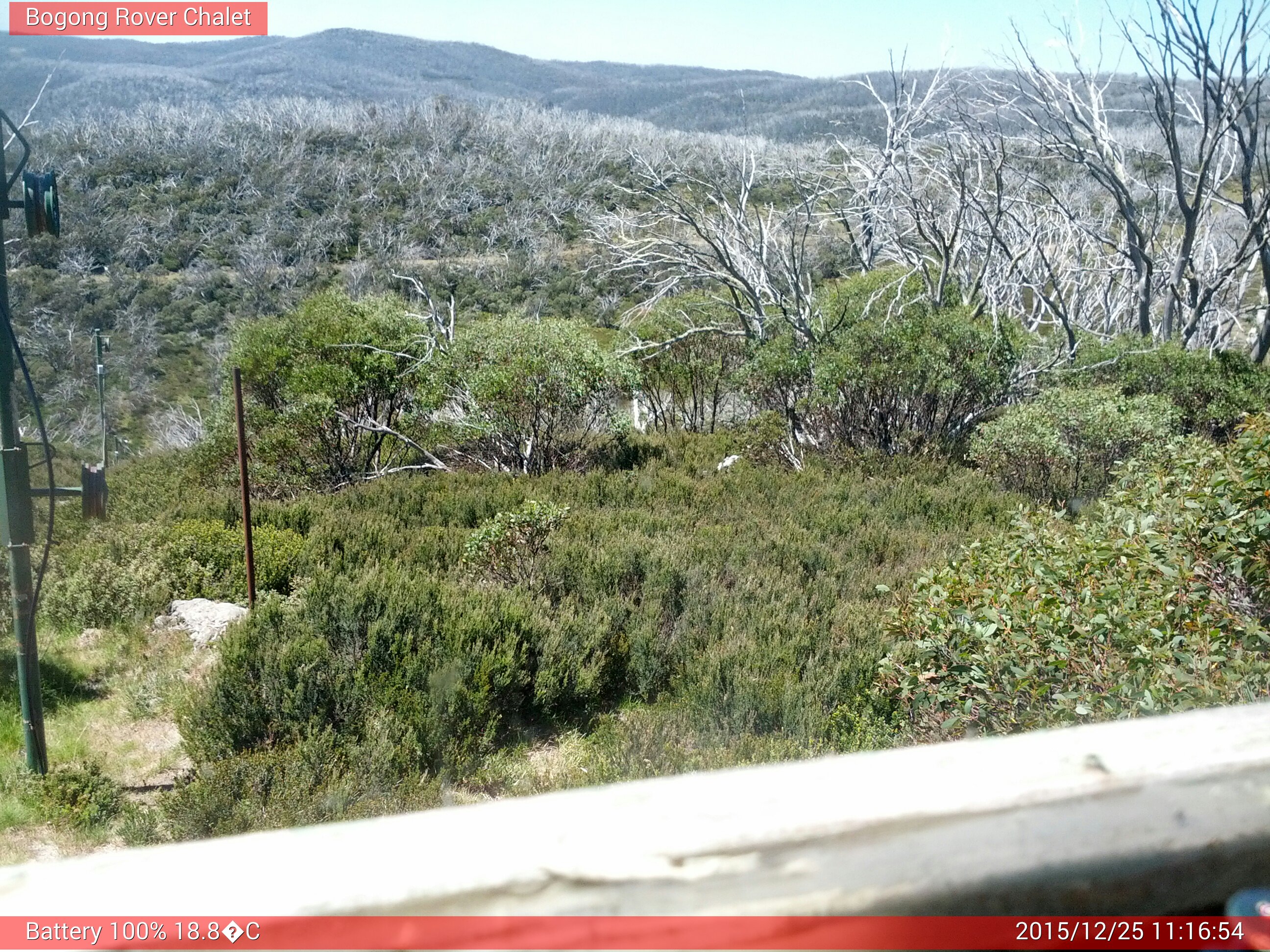 Bogong Web Cam 11:16am Friday 25th of December 2015