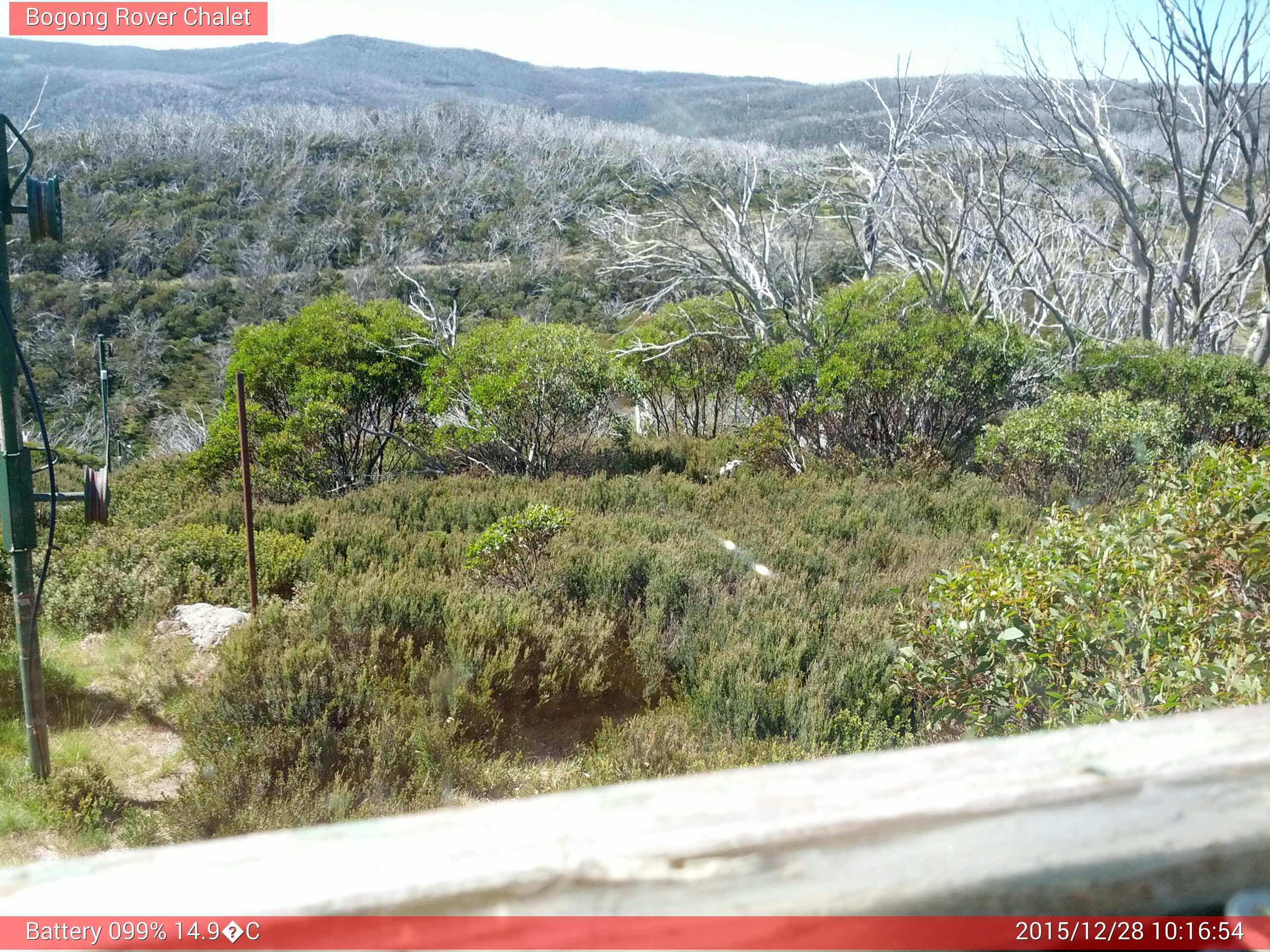 Bogong Web Cam 10:16am Monday 28th of December 2015