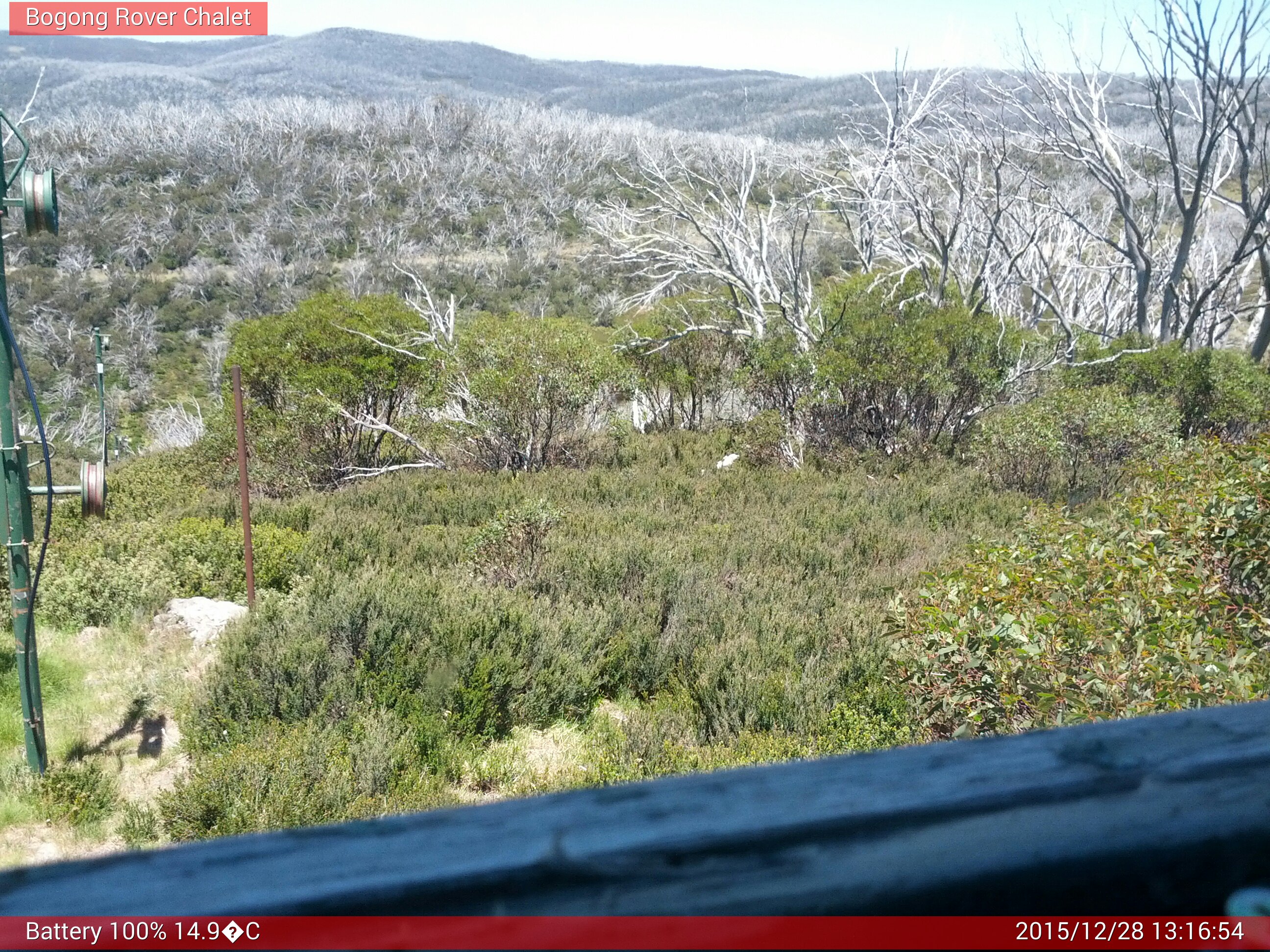 Bogong Web Cam 1:16pm Monday 28th of December 2015