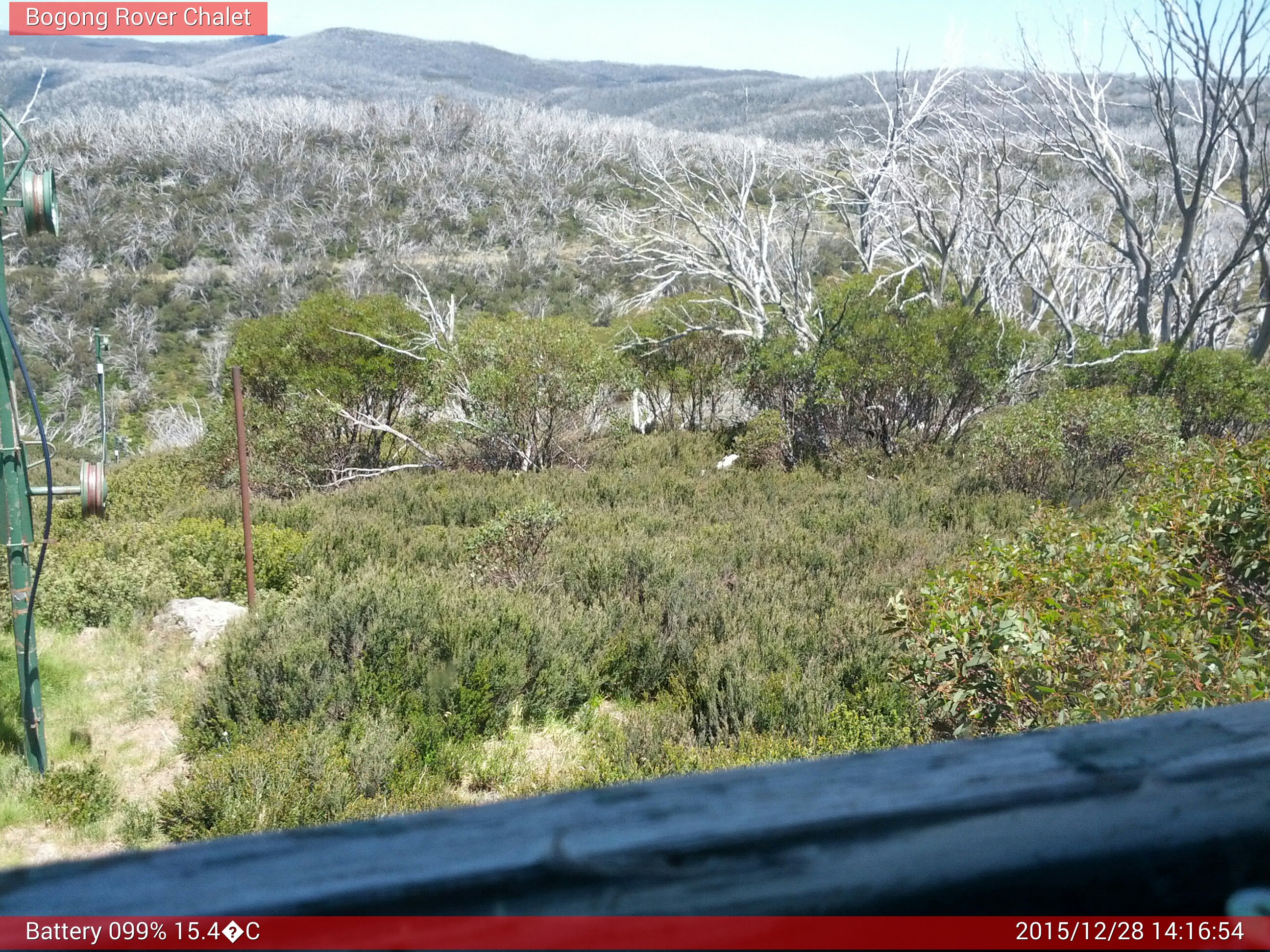 Bogong Web Cam 2:16pm Monday 28th of December 2015