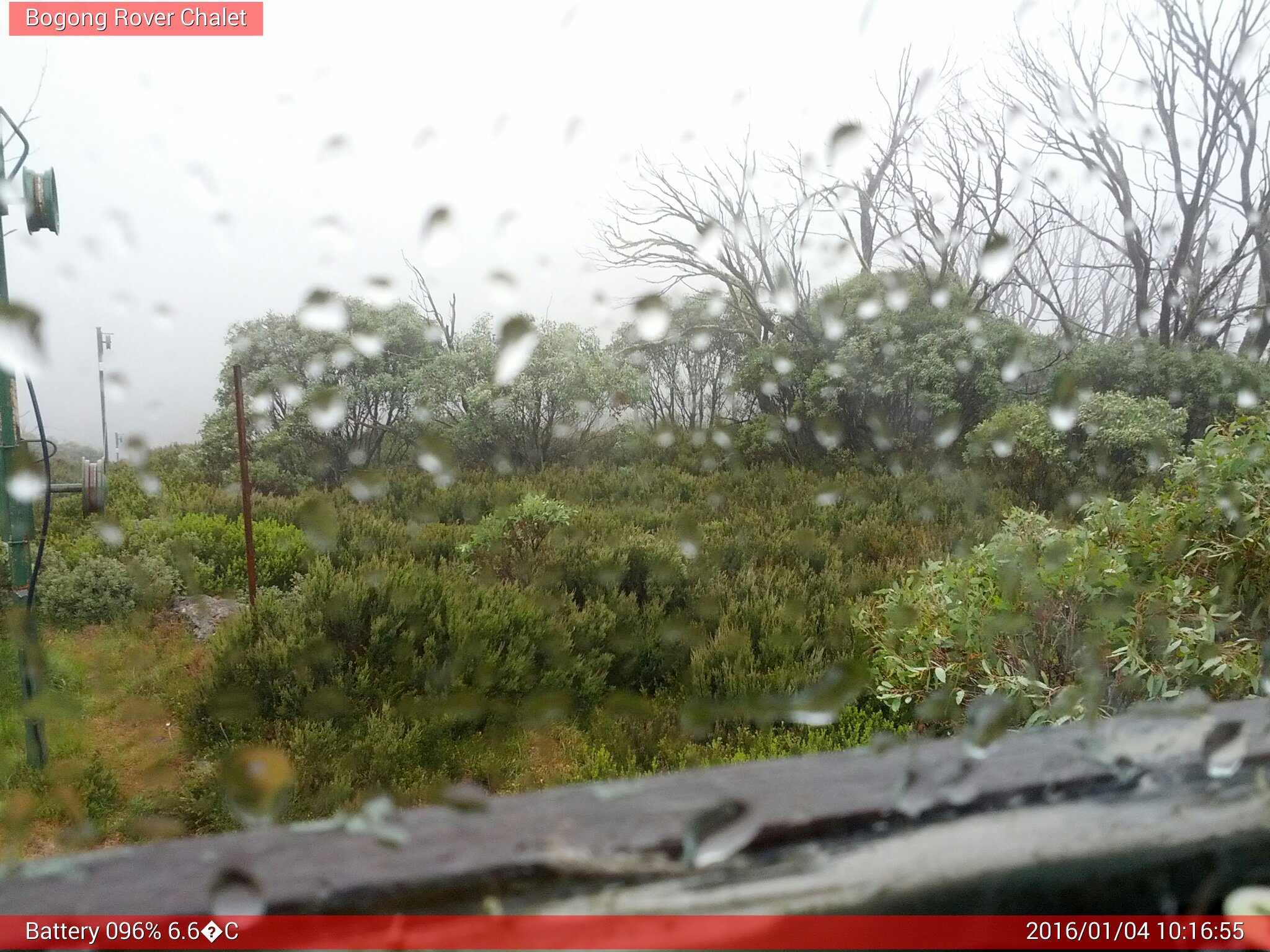 Bogong Web Cam 10:16am Monday 4th of January 2016