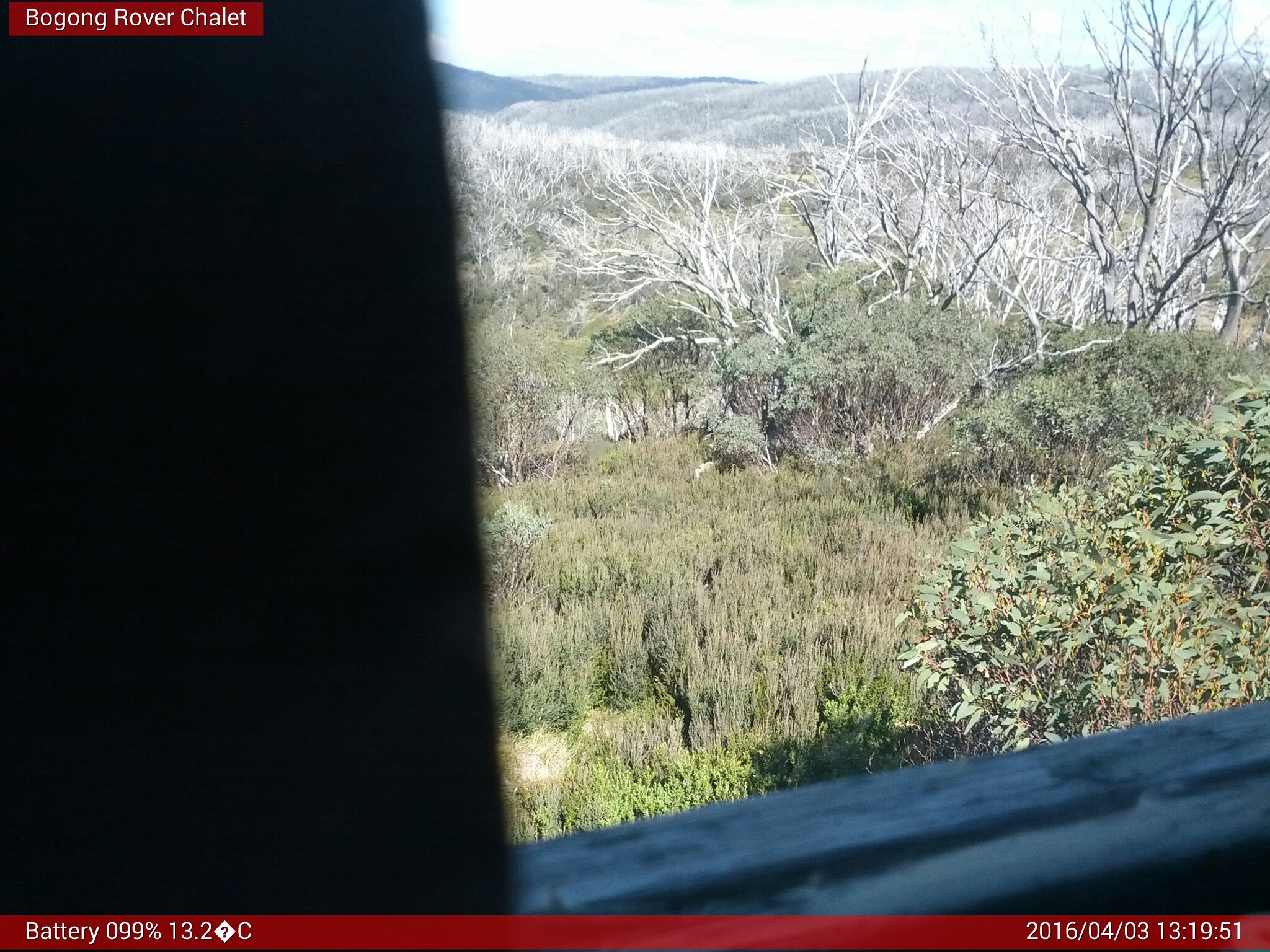 Bogong Web Cam 1:19pm Sunday 3rd of April 2016