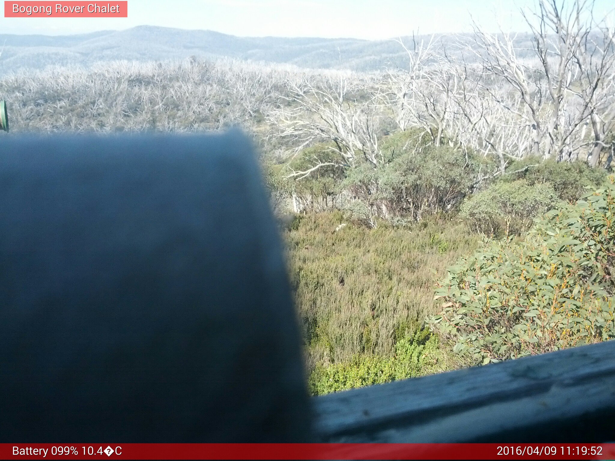 Bogong Web Cam 11:19am Saturday 9th of April 2016