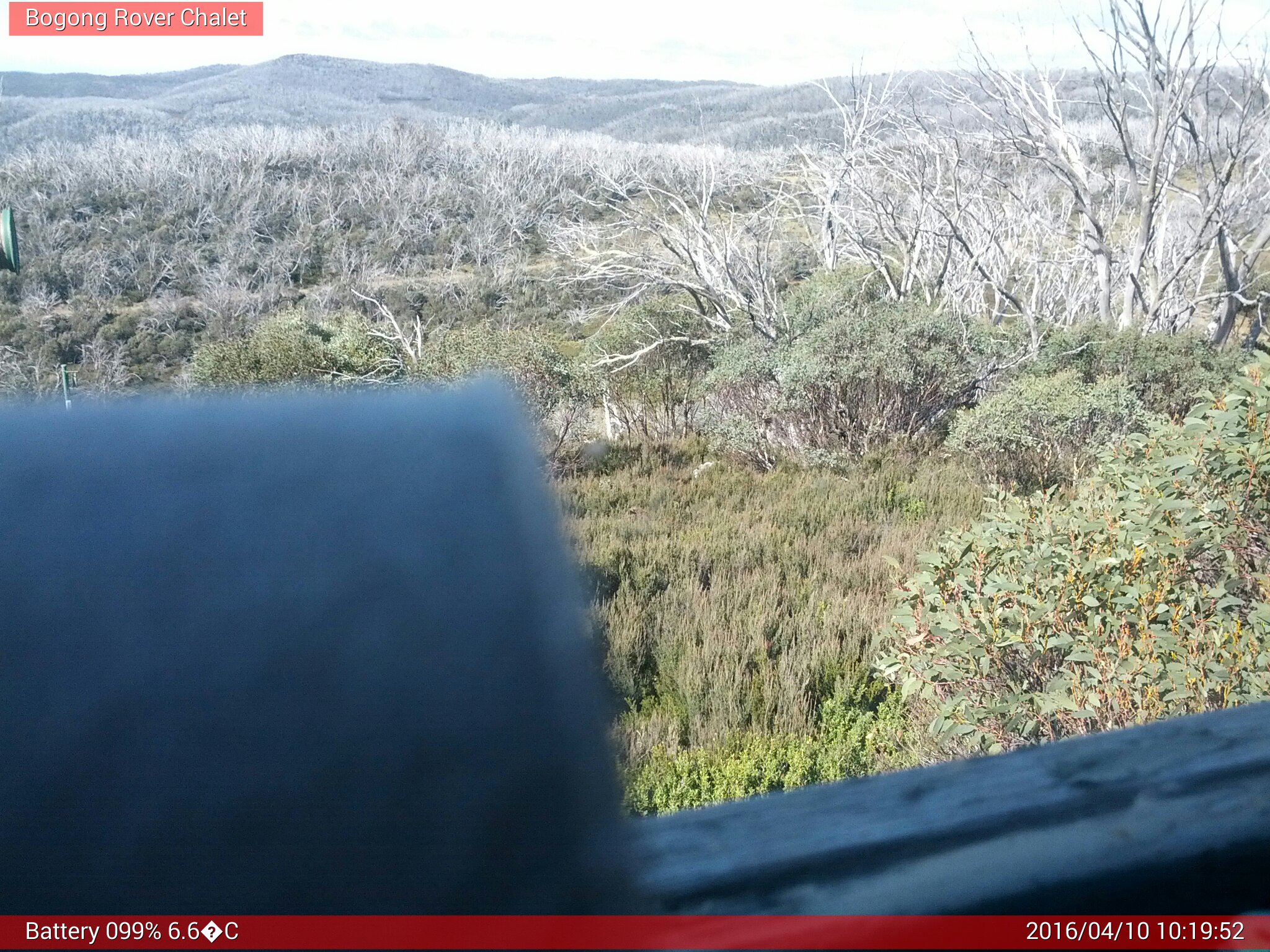 Bogong Web Cam 10:19am Sunday 10th of April 2016