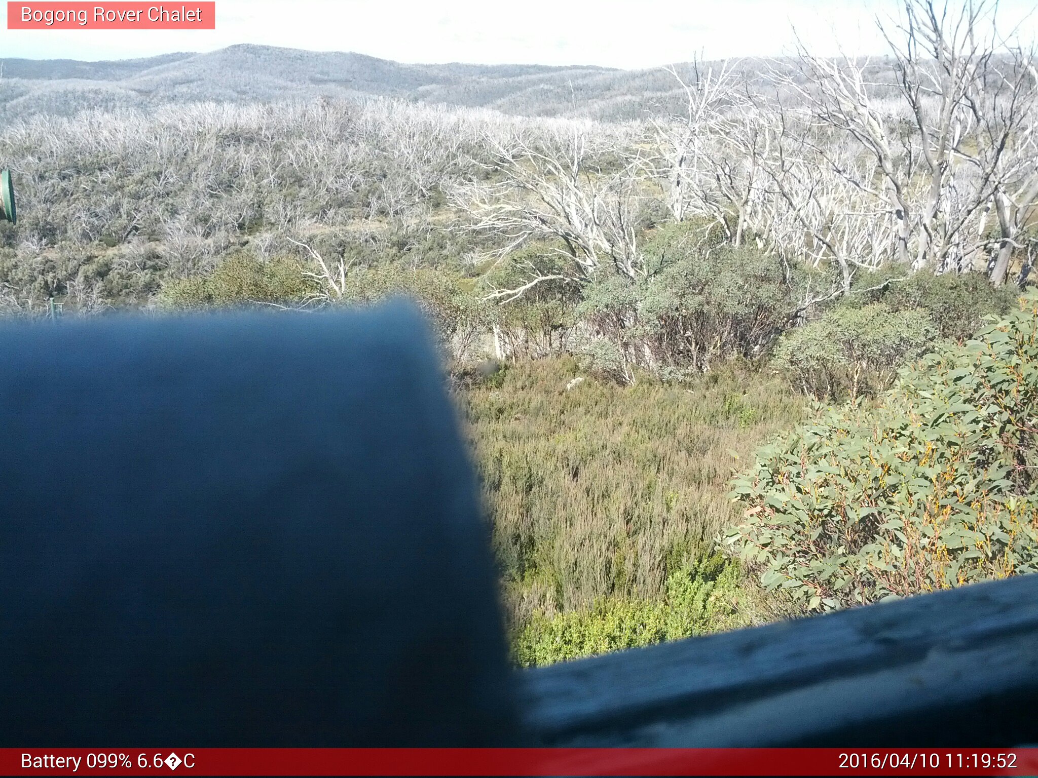 Bogong Web Cam 11:19am Sunday 10th of April 2016