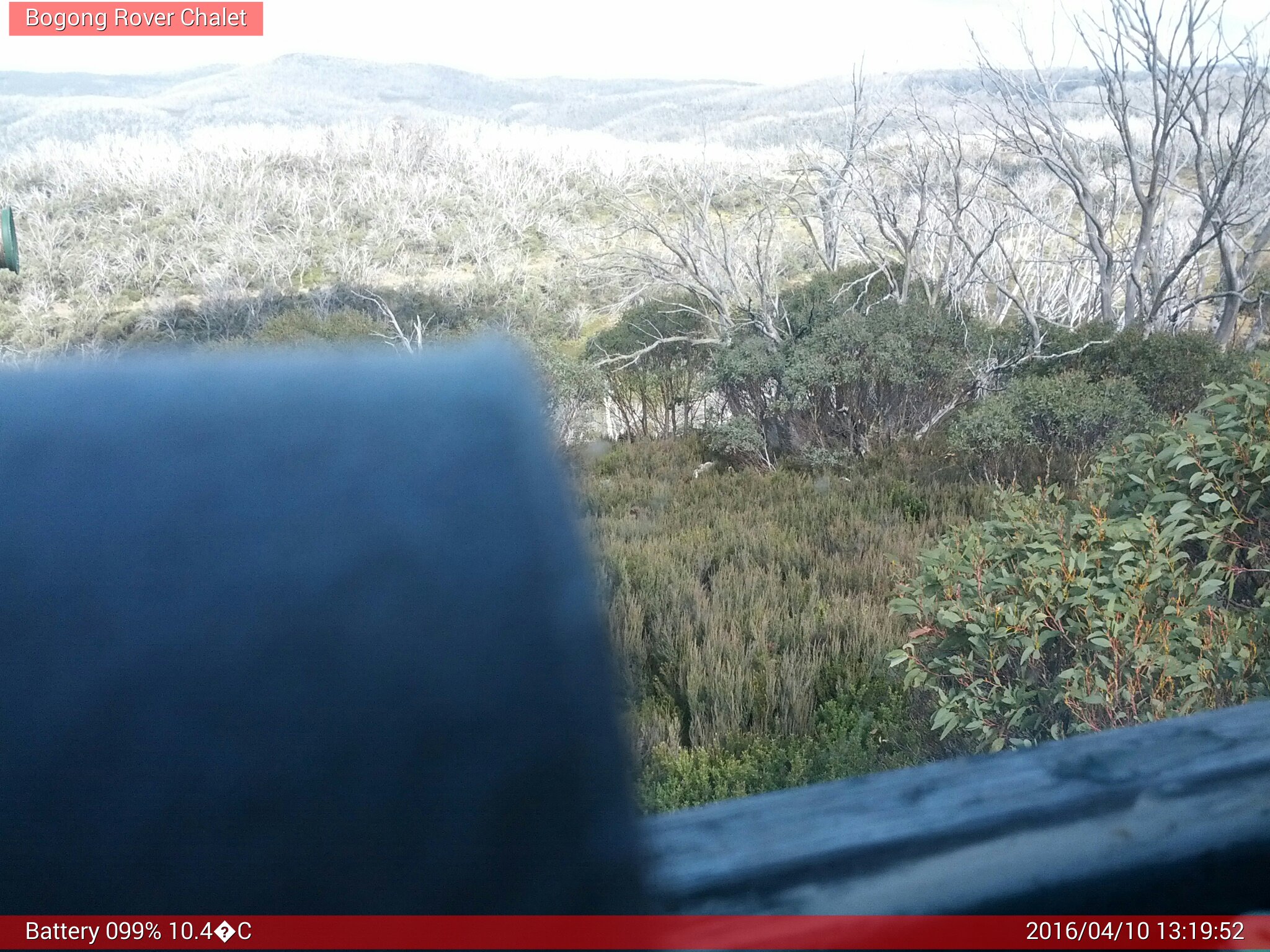 Bogong Web Cam 1:19pm Sunday 10th of April 2016