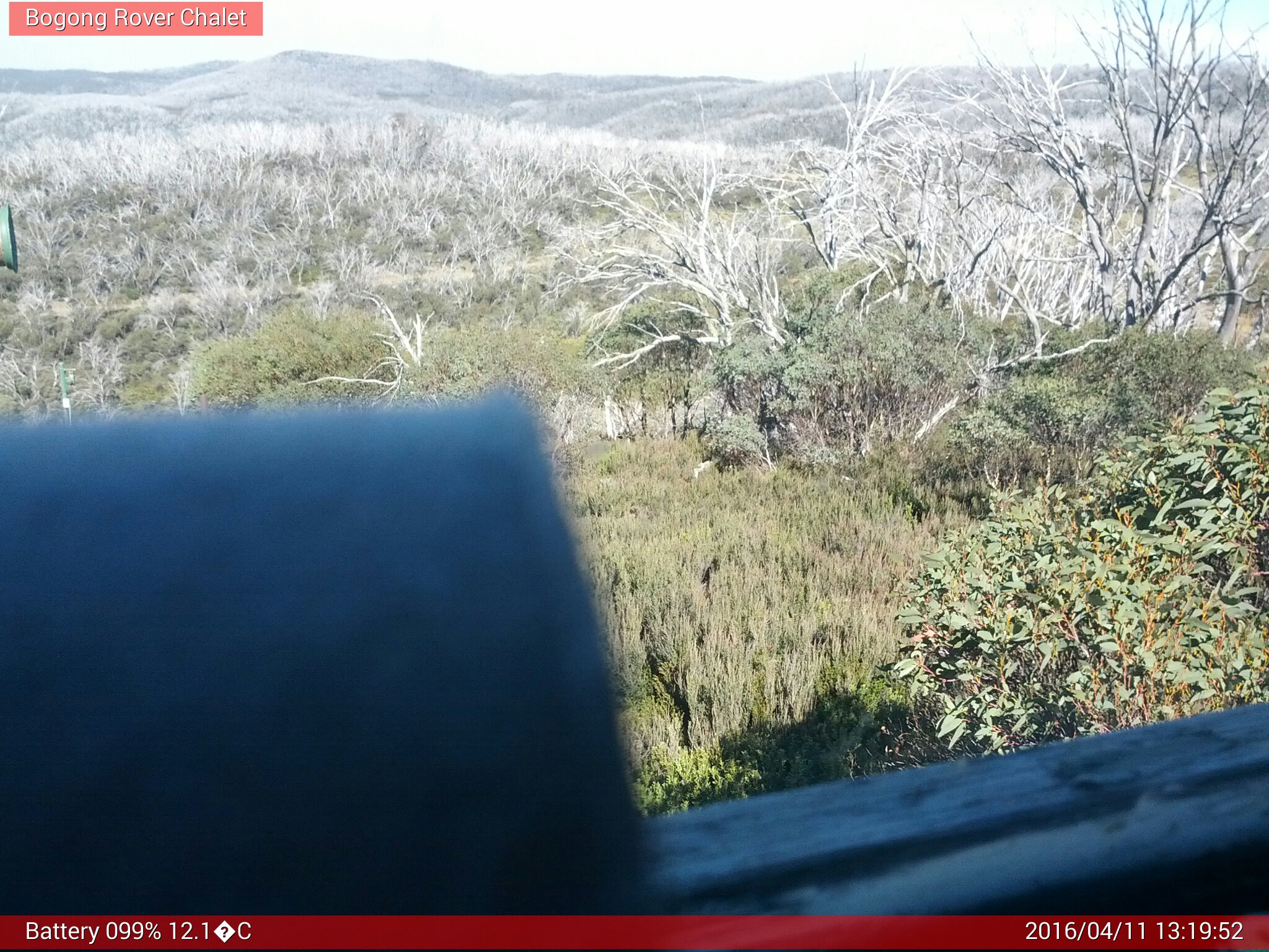 Bogong Web Cam 1:19pm Monday 11th of April 2016