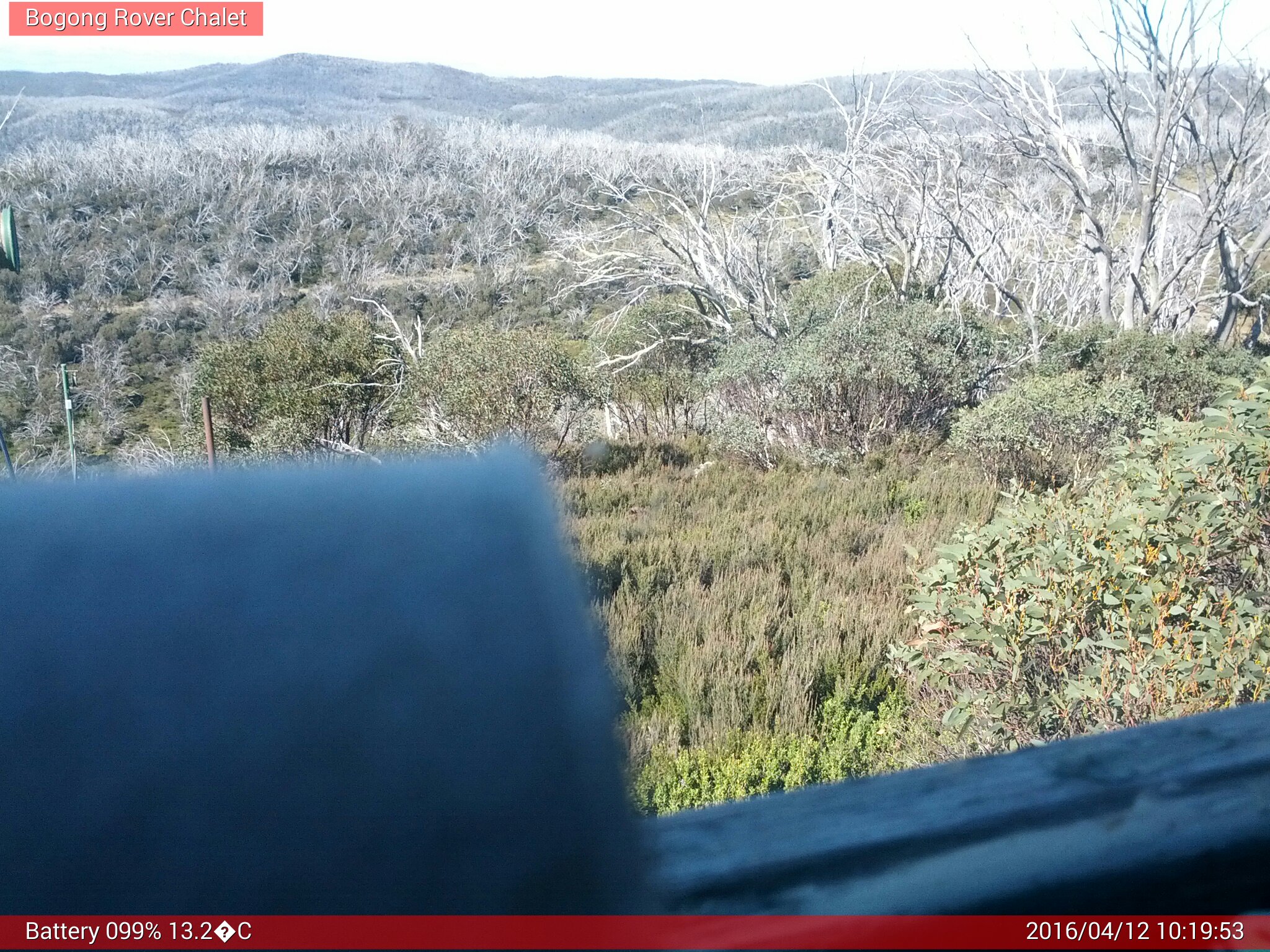 Bogong Web Cam 10:19am Tuesday 12th of April 2016