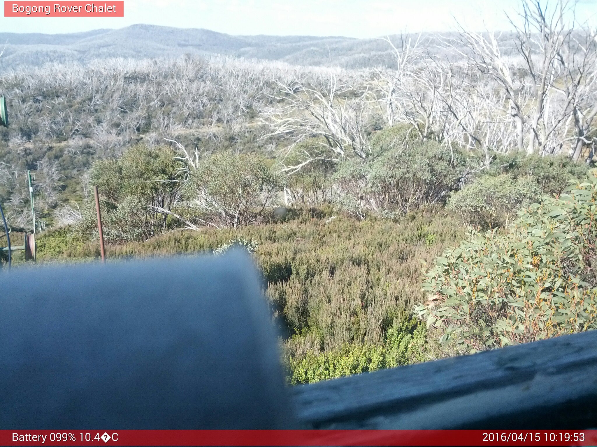 Bogong Web Cam 10:19am Friday 15th of April 2016