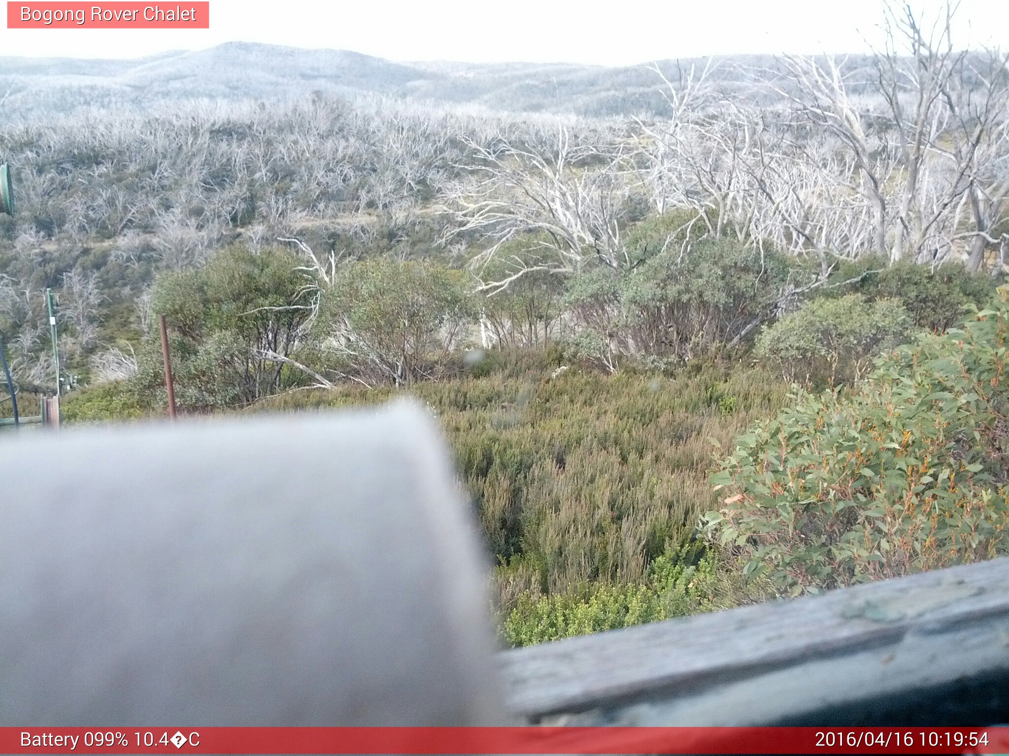 Bogong Web Cam 10:19am Saturday 16th of April 2016