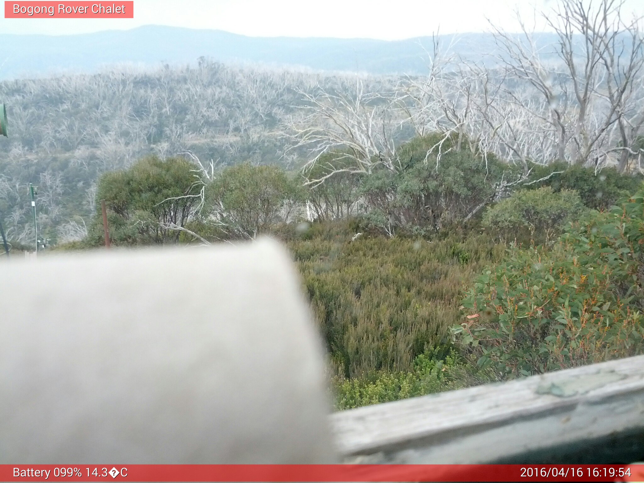 Bogong Web Cam 4:19pm Saturday 16th of April 2016