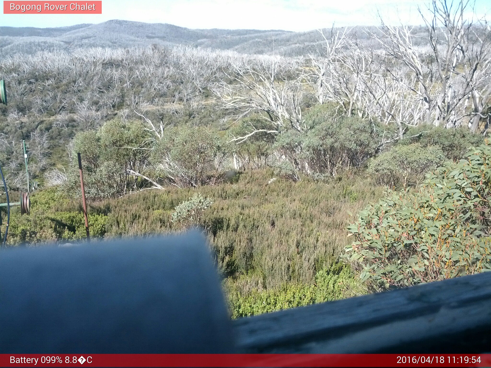 Bogong Web Cam 11:19am Monday 18th of April 2016