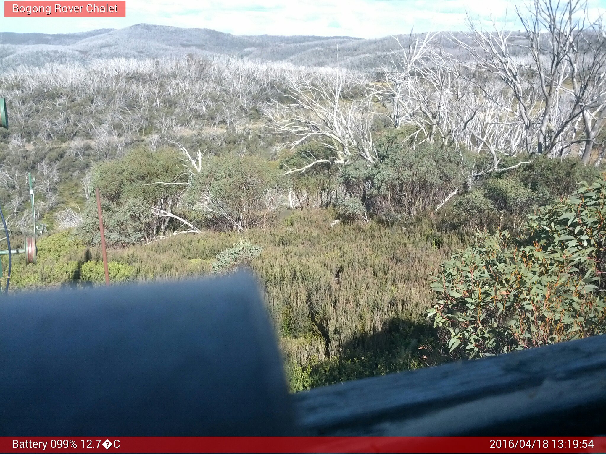 Bogong Web Cam 1:19pm Monday 18th of April 2016