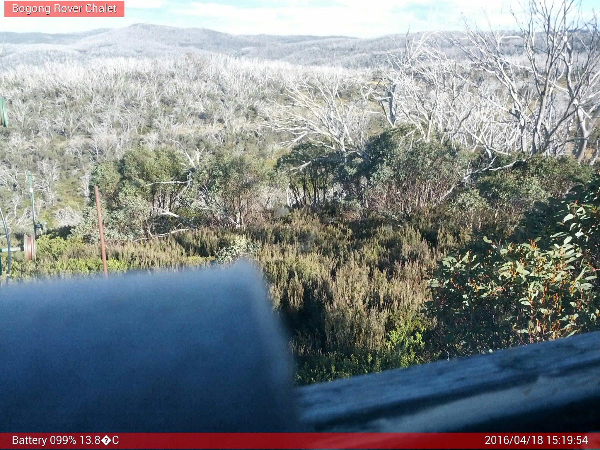 Bogong Web Cam 3:19pm Monday 18th of April 2016