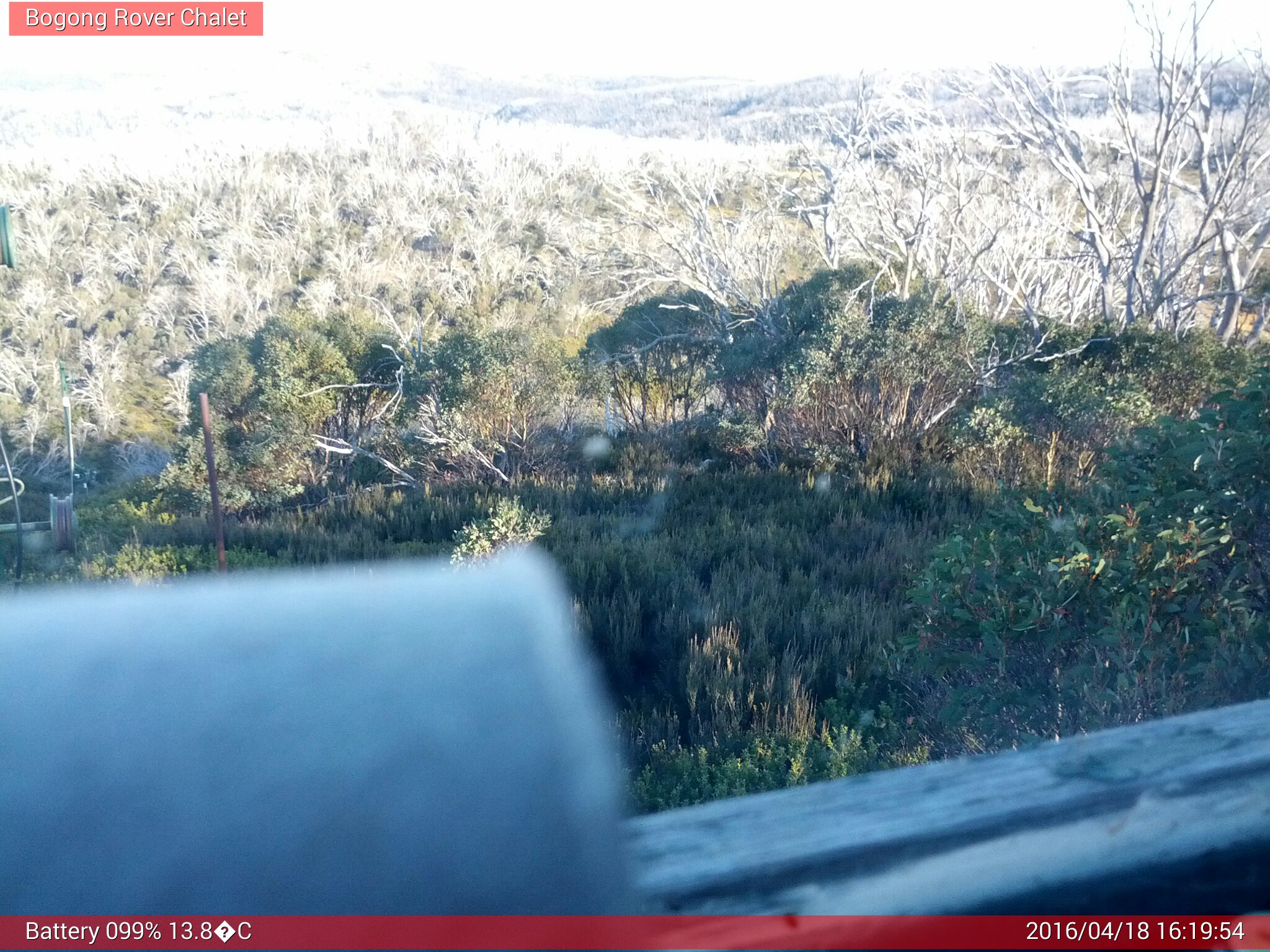 Bogong Web Cam 4:19pm Monday 18th of April 2016