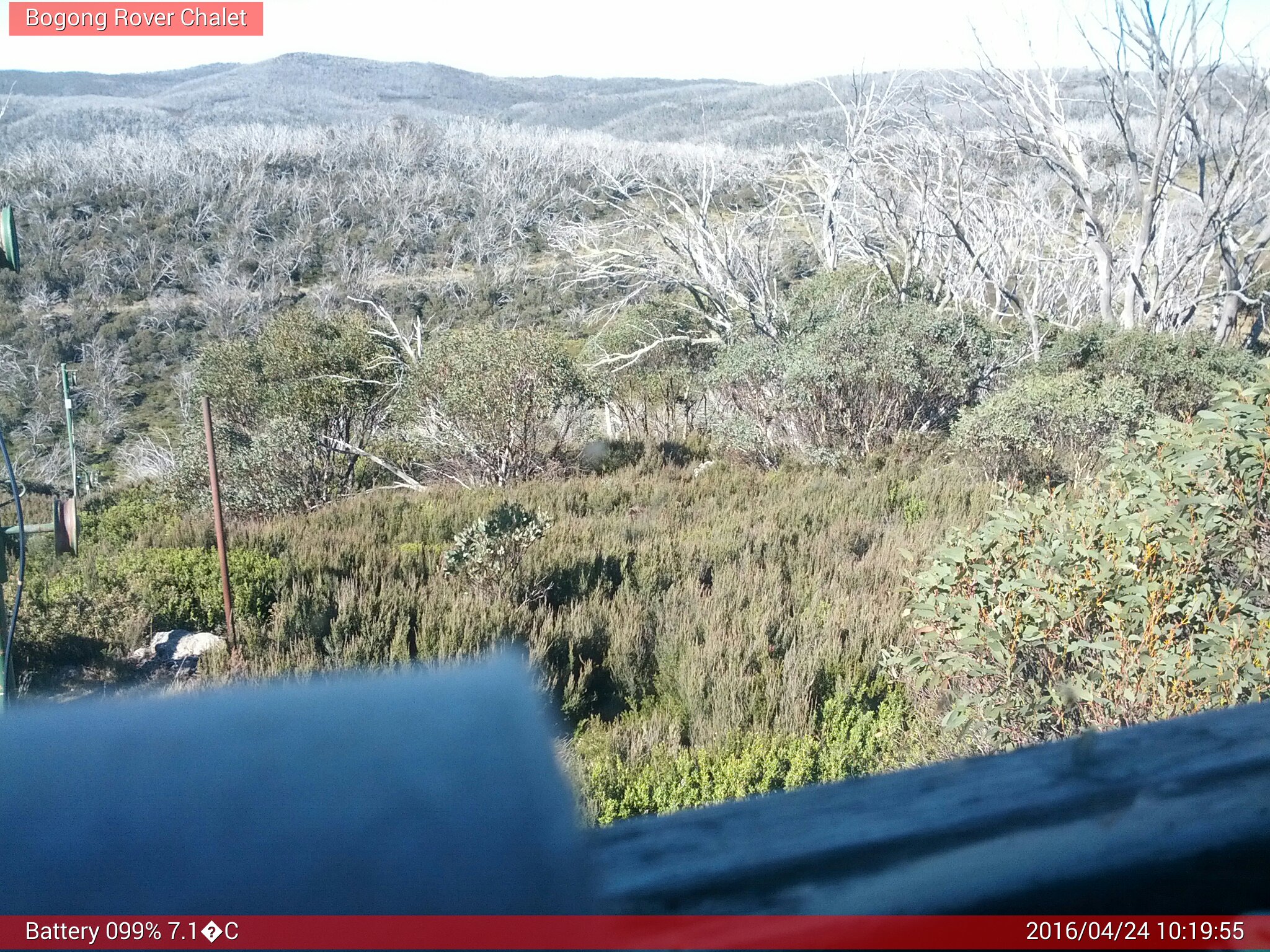 Bogong Web Cam 10:19am Sunday 24th of April 2016