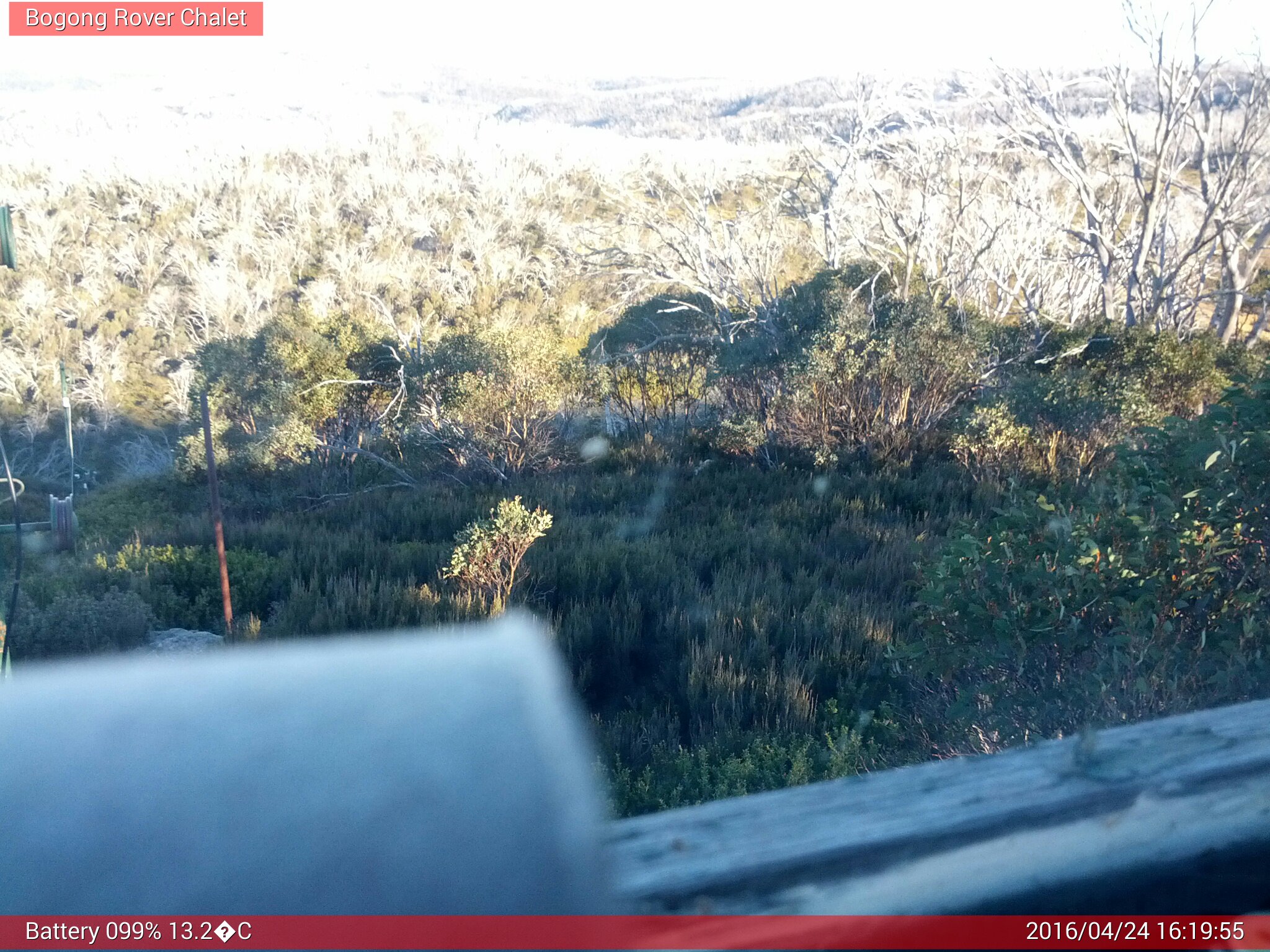 Bogong Web Cam 4:19pm Sunday 24th of April 2016