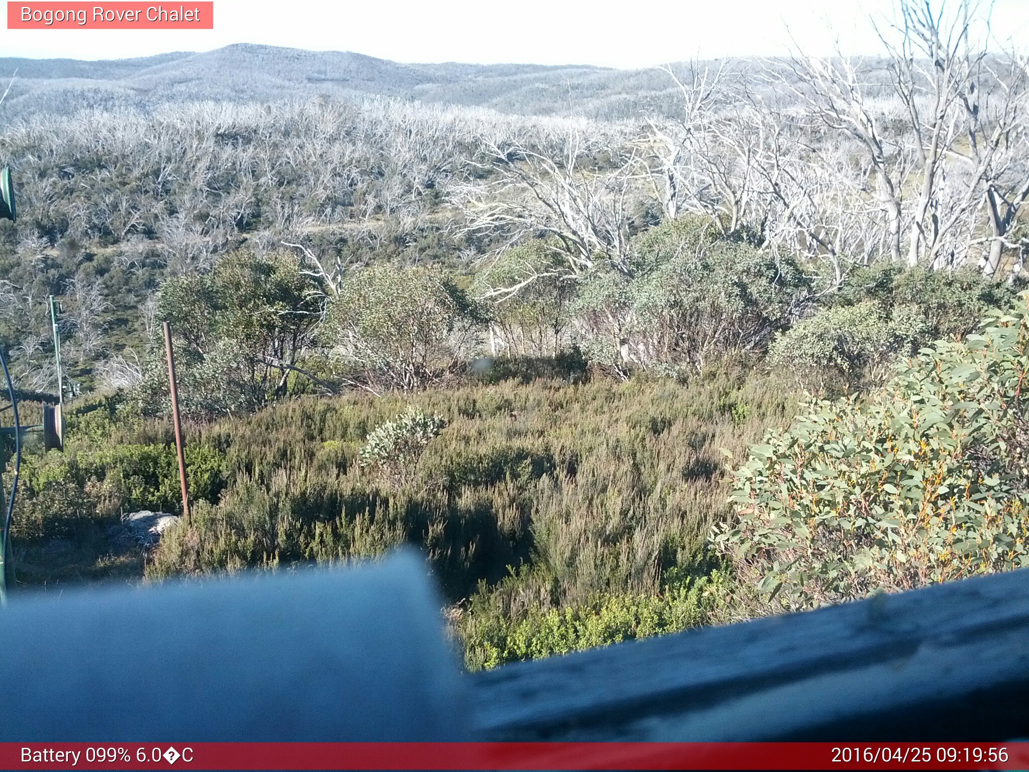 Bogong Web Cam 9:19am Monday 25th of April 2016