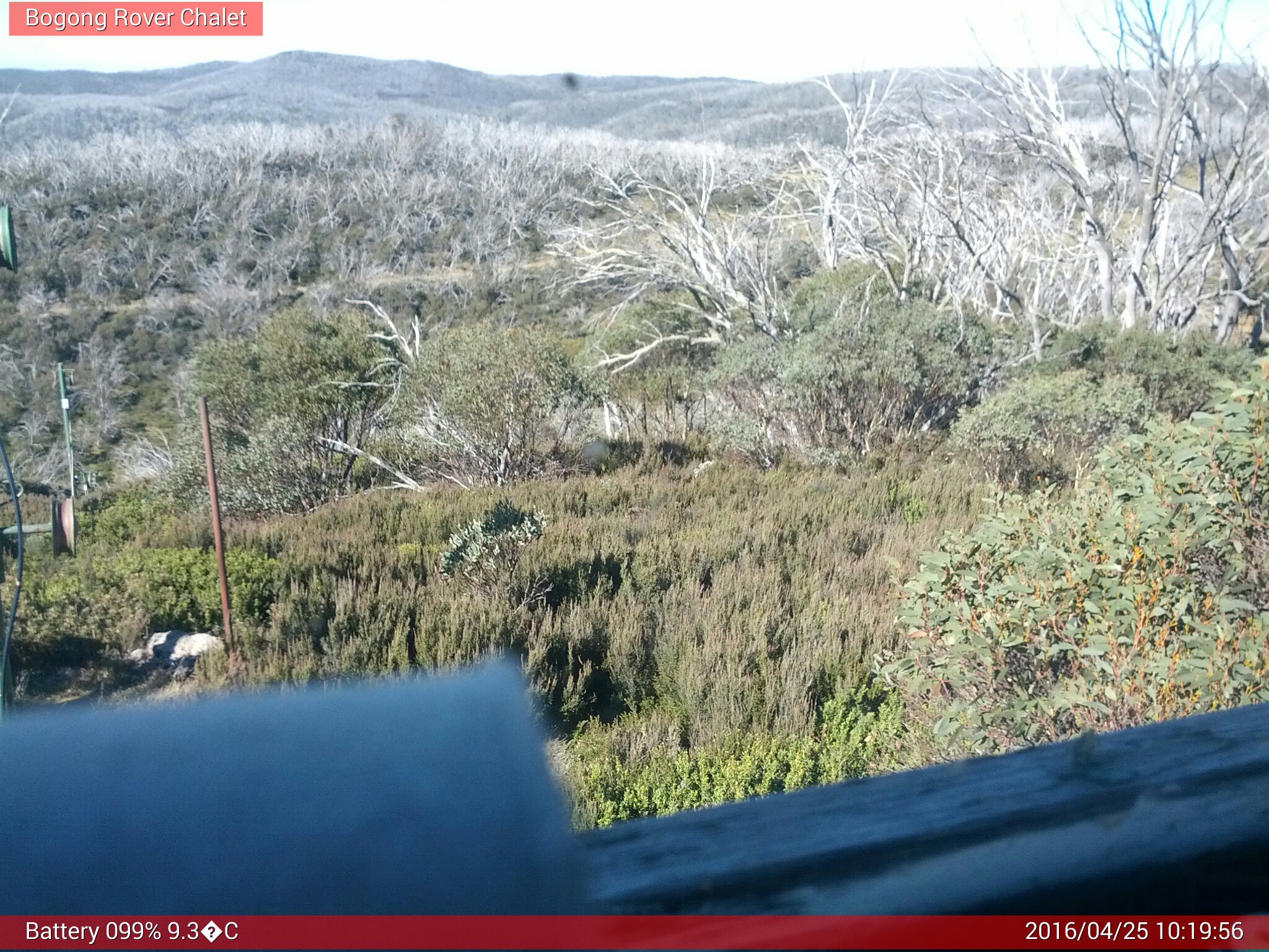 Bogong Web Cam 10:19am Monday 25th of April 2016