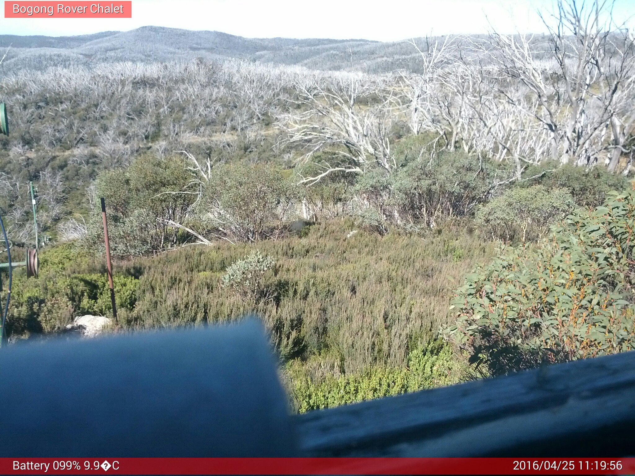 Bogong Web Cam 11:19am Monday 25th of April 2016