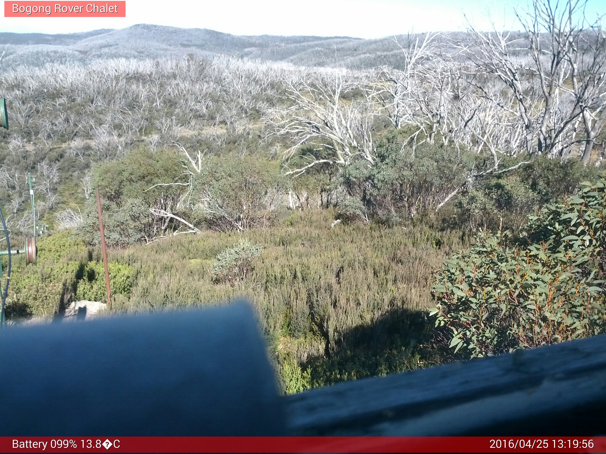 Bogong Web Cam 1:19pm Monday 25th of April 2016