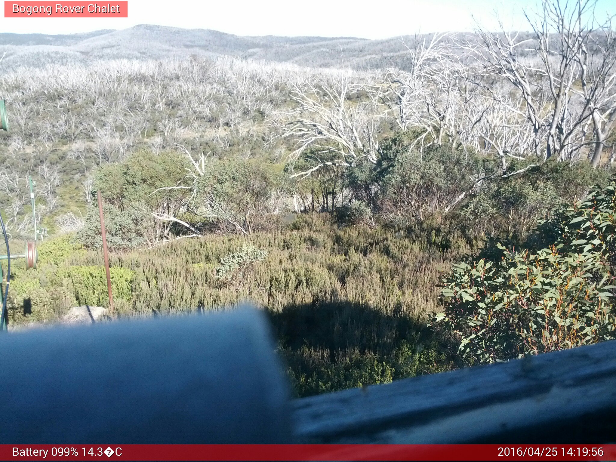 Bogong Web Cam 2:19pm Monday 25th of April 2016