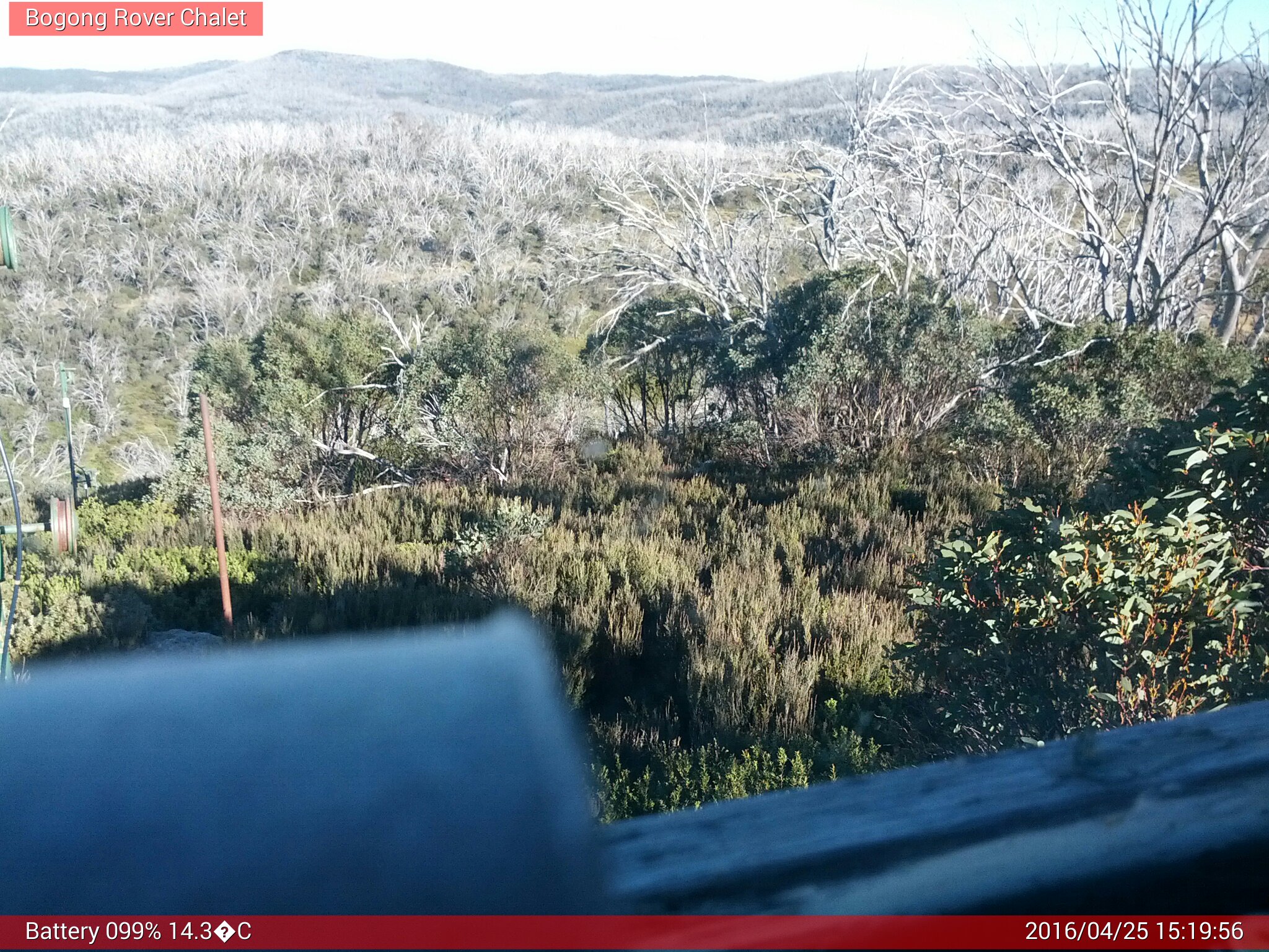 Bogong Web Cam 3:19pm Monday 25th of April 2016