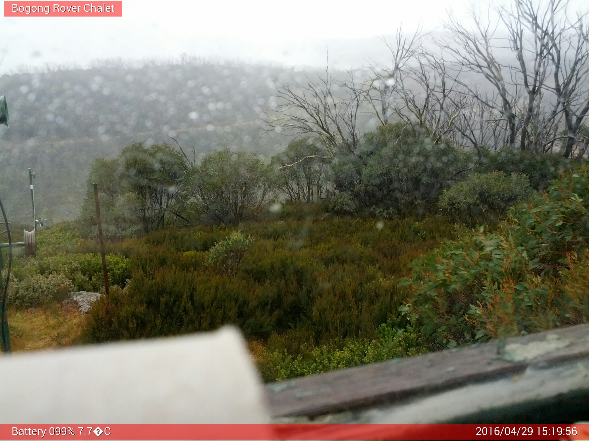 Bogong Web Cam 3:19pm Friday 29th of April 2016