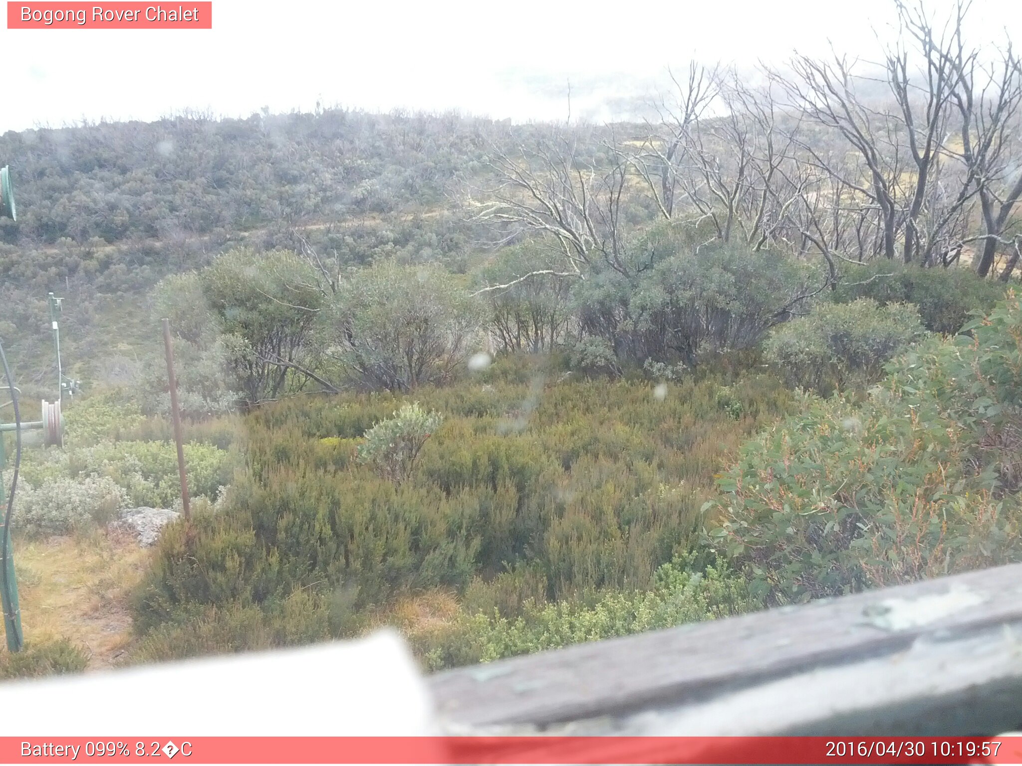 Bogong Web Cam 10:19am Saturday 30th of April 2016