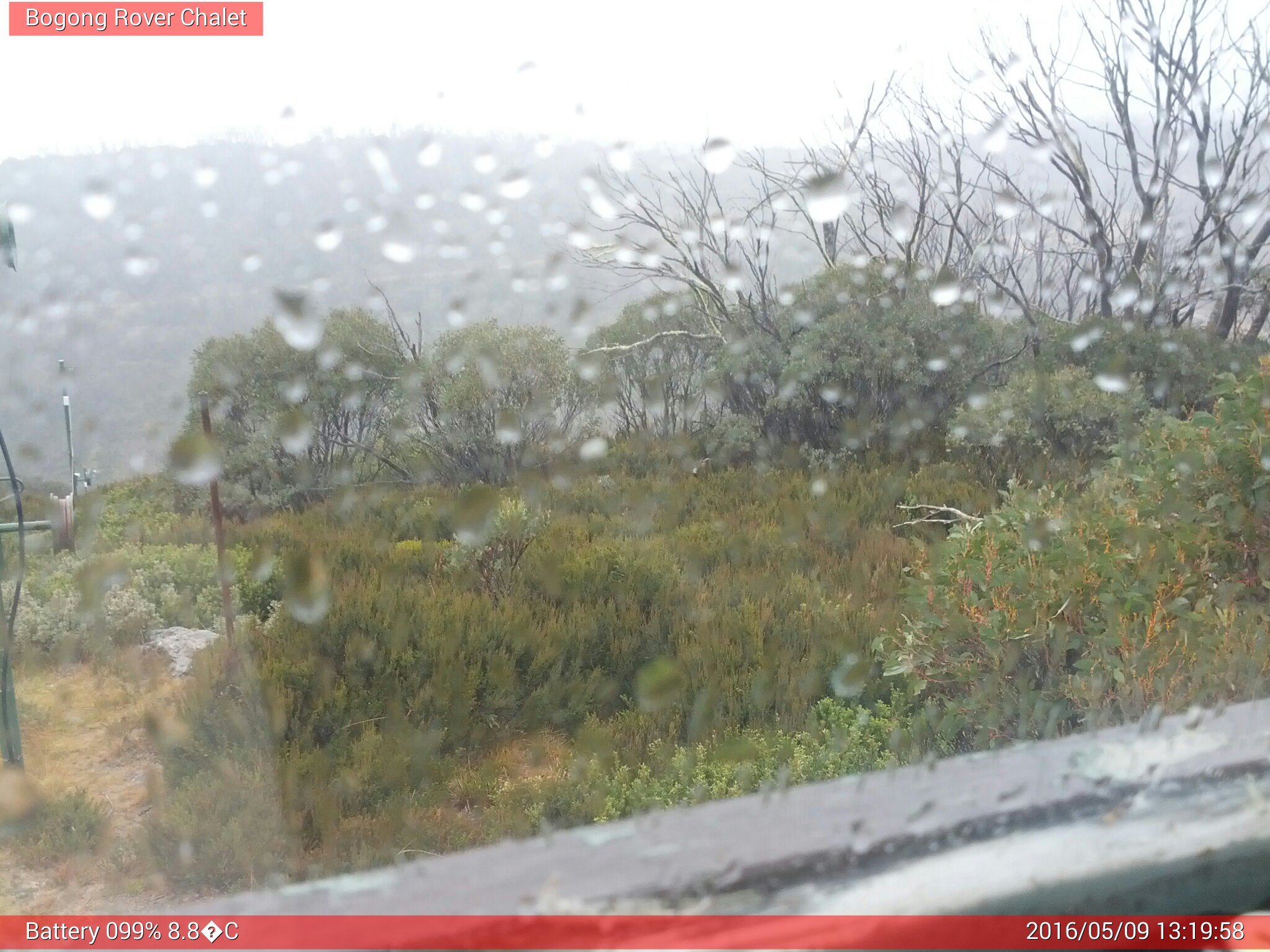 Bogong Web Cam 1:19pm Monday 9th of May 2016