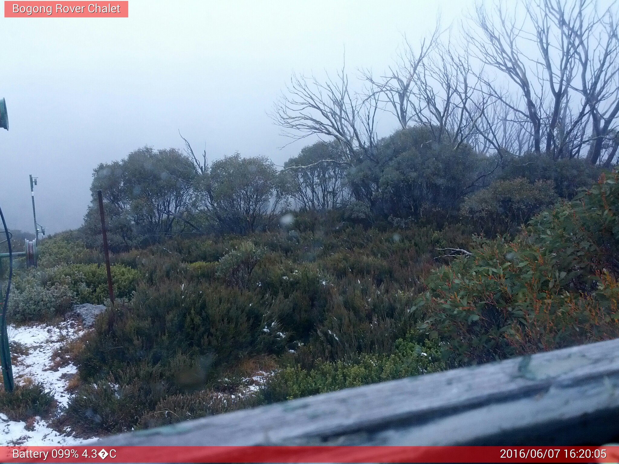 Bogong Web Cam 4:20pm Tuesday 7th of June 2016