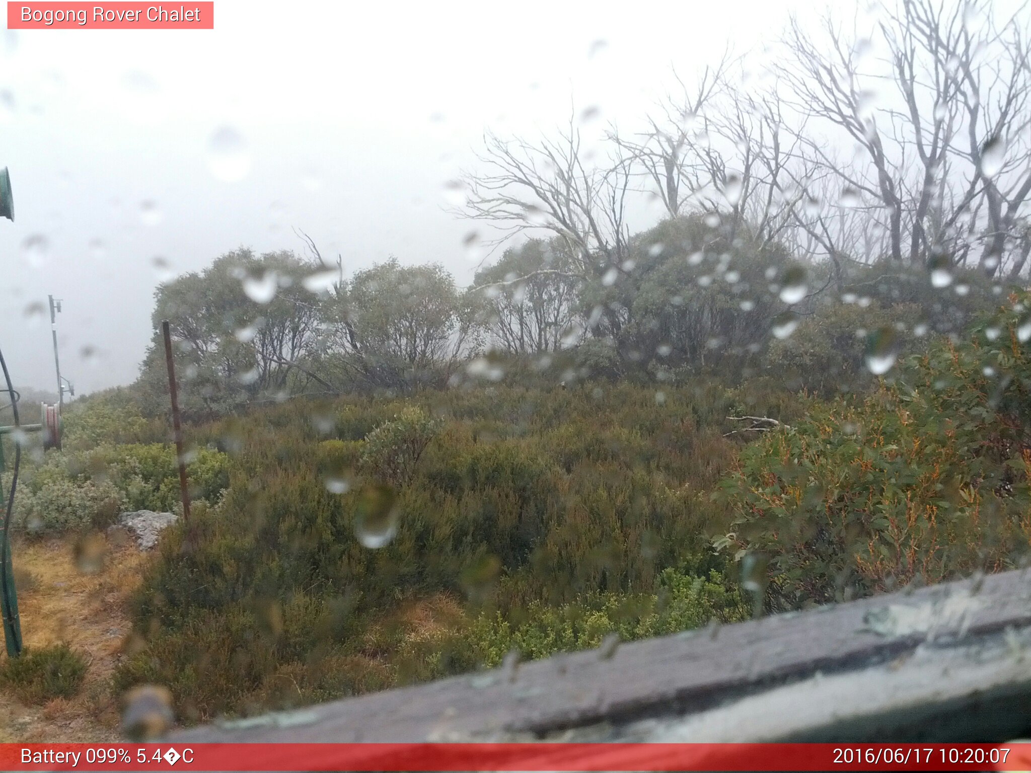 Bogong Web Cam 10:20am Friday 17th of June 2016