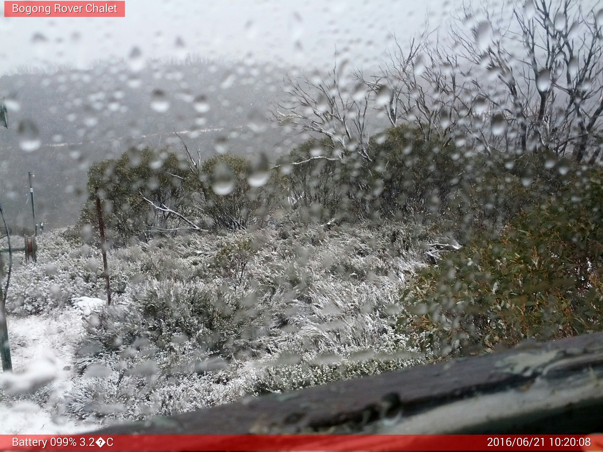 Bogong Web Cam 10:20am Tuesday 21st of June 2016