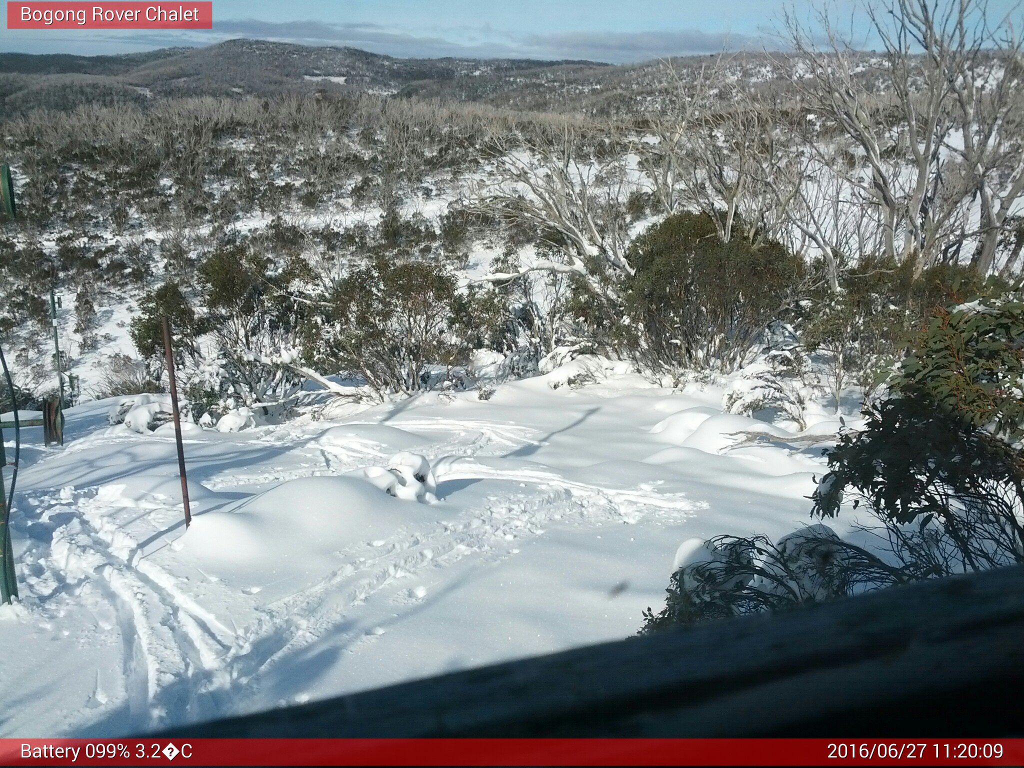 Bogong Web Cam 11:20am Monday 27th of June 2016