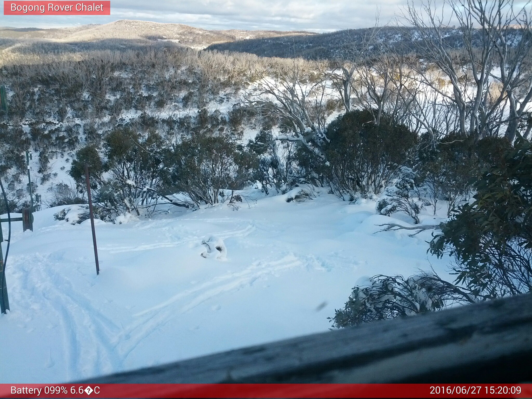 Bogong Web Cam 3:20pm Monday 27th of June 2016