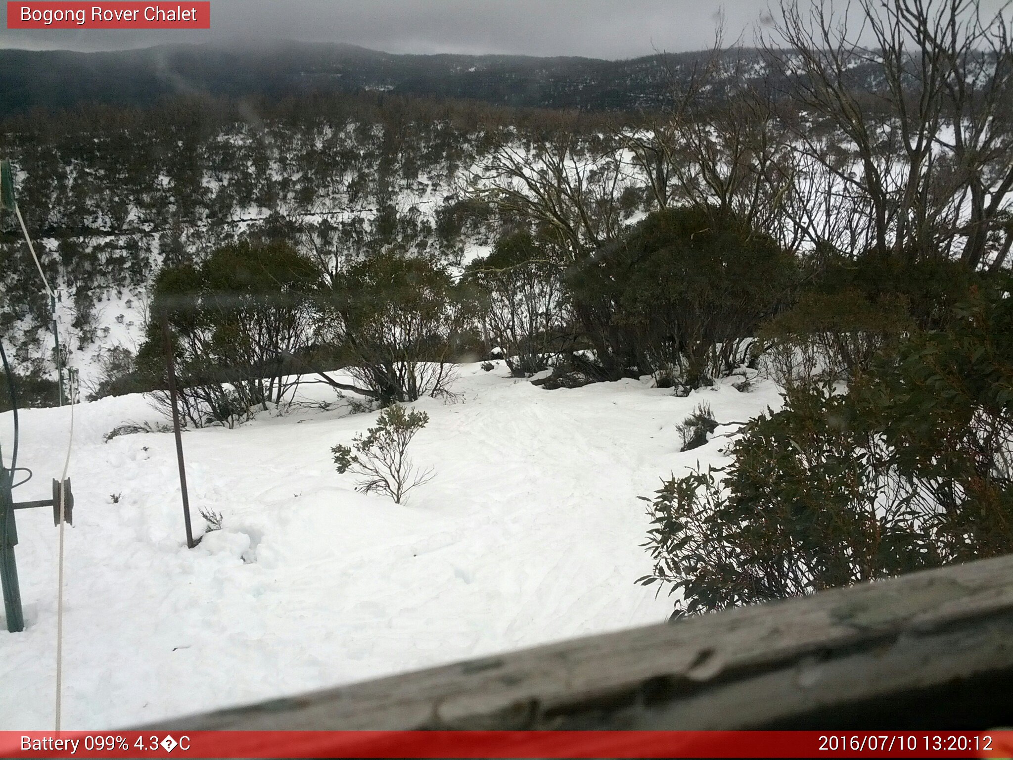 Bogong Web Cam 1:20pm Sunday 10th of July 2016