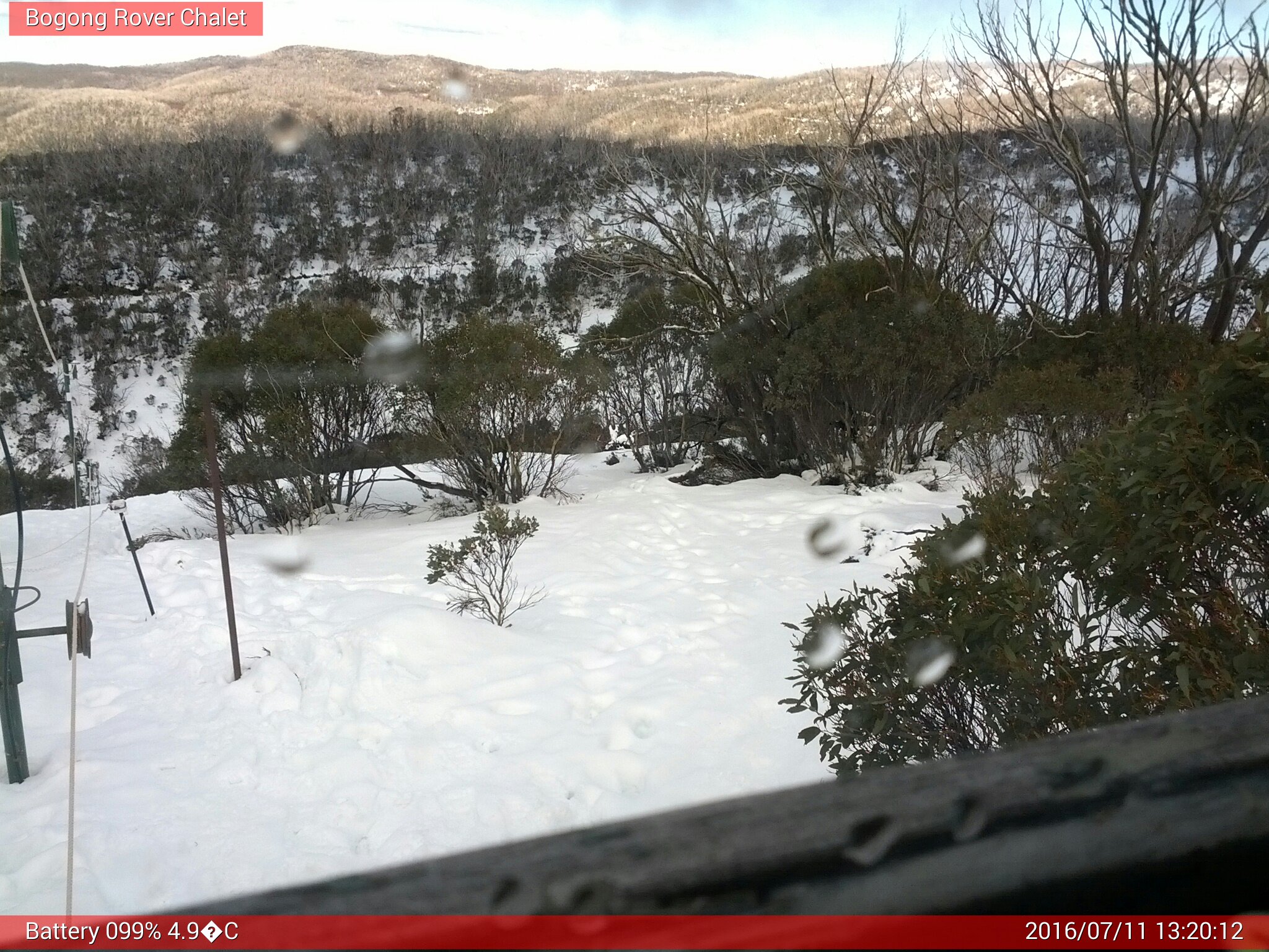 Bogong Web Cam 1:20pm Monday 11th of July 2016