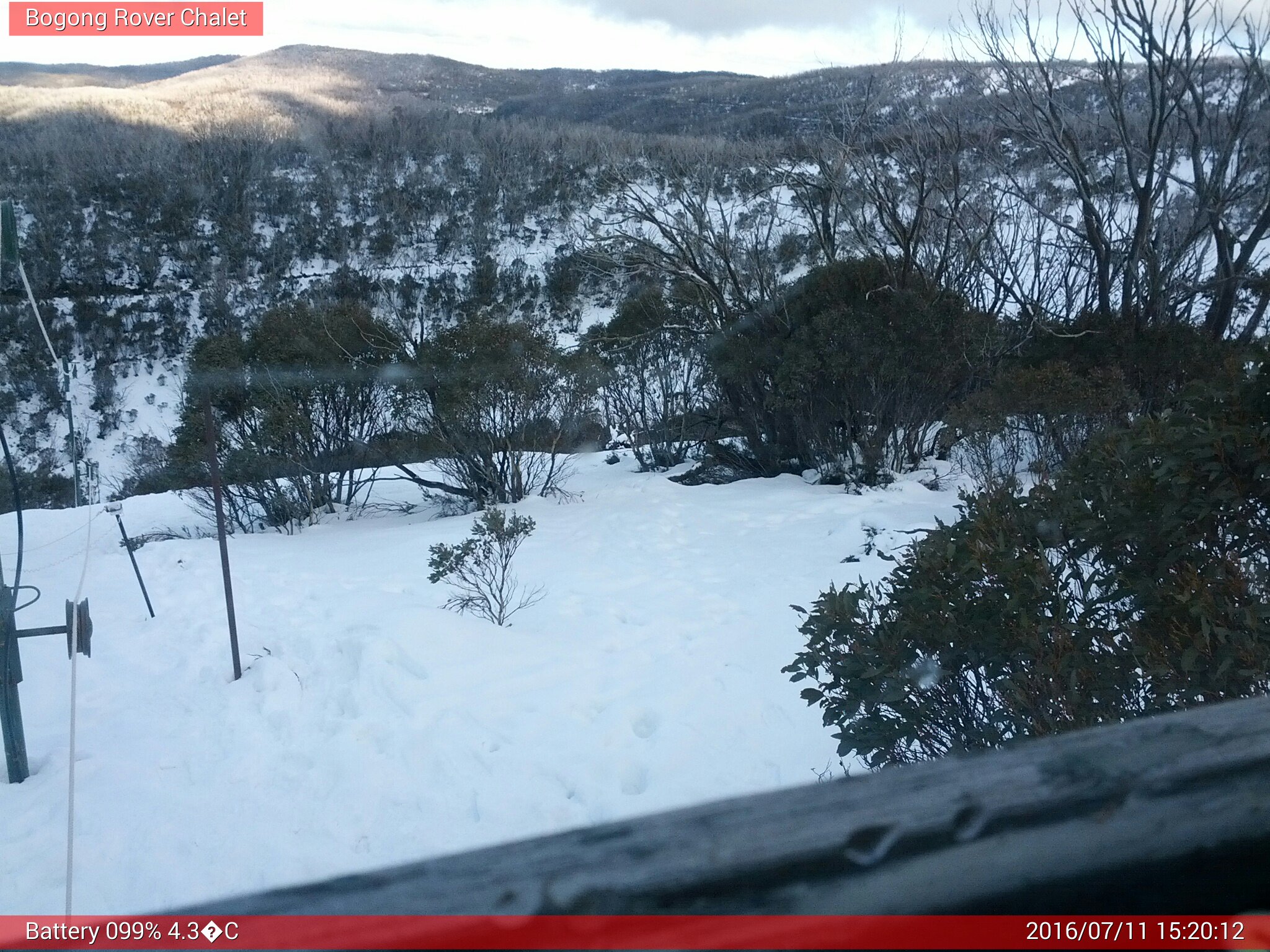 Bogong Web Cam 3:20pm Monday 11th of July 2016