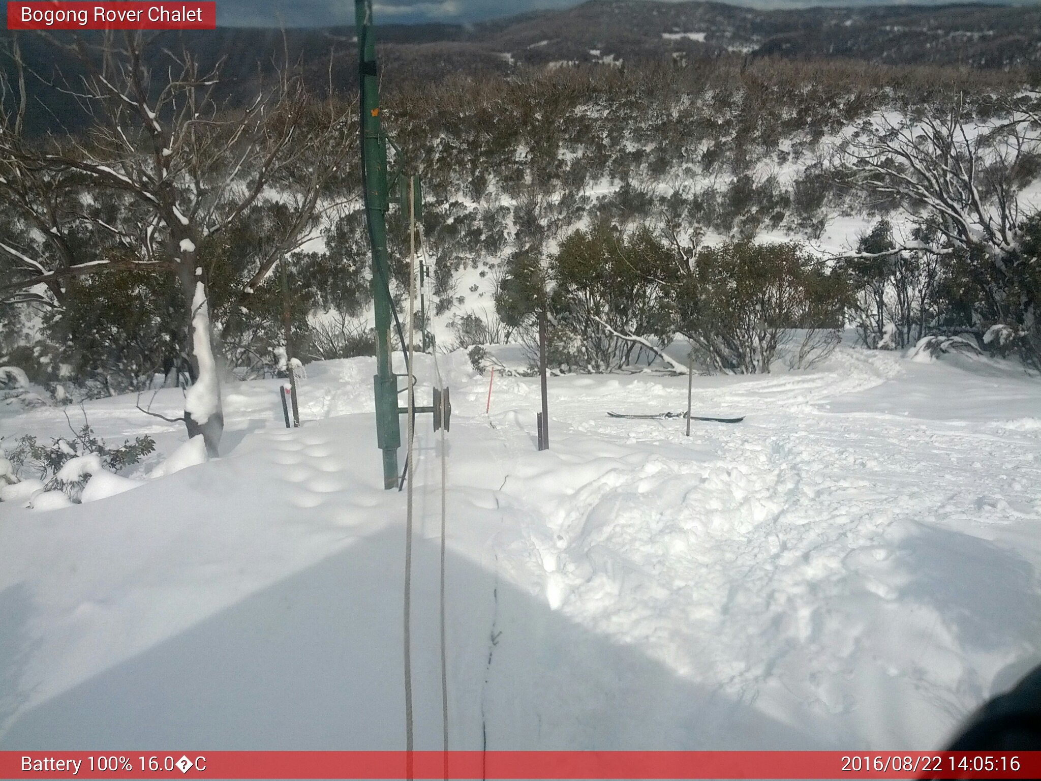 Bogong Web Cam 2:05pm Monday 22nd of August 2016