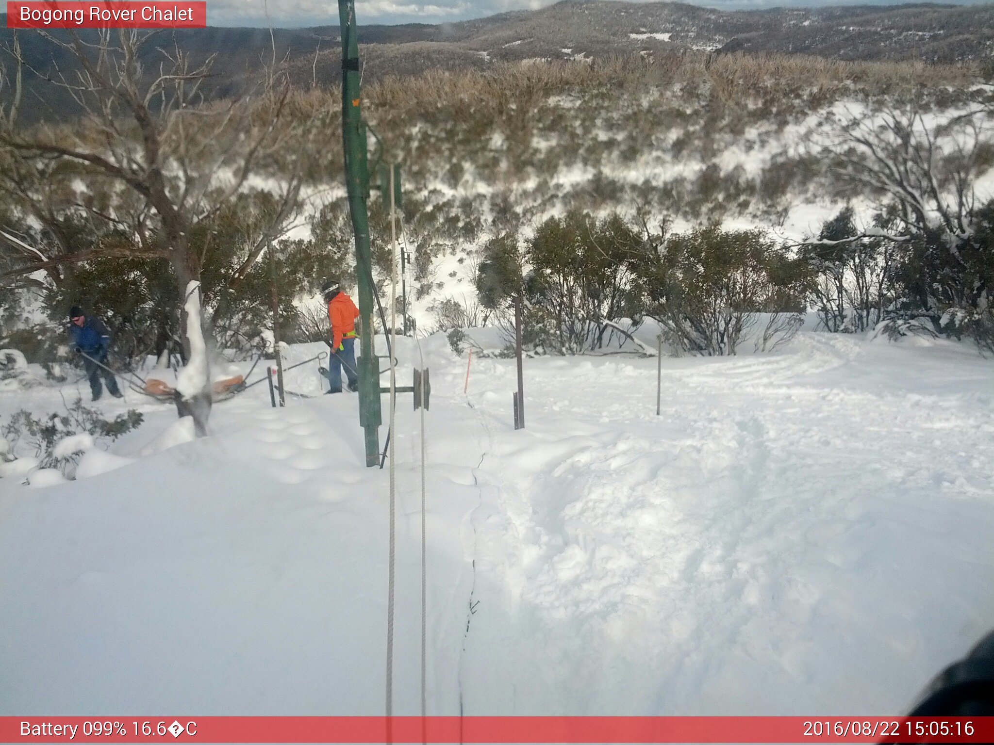 Bogong Web Cam 3:05pm Monday 22nd of August 2016