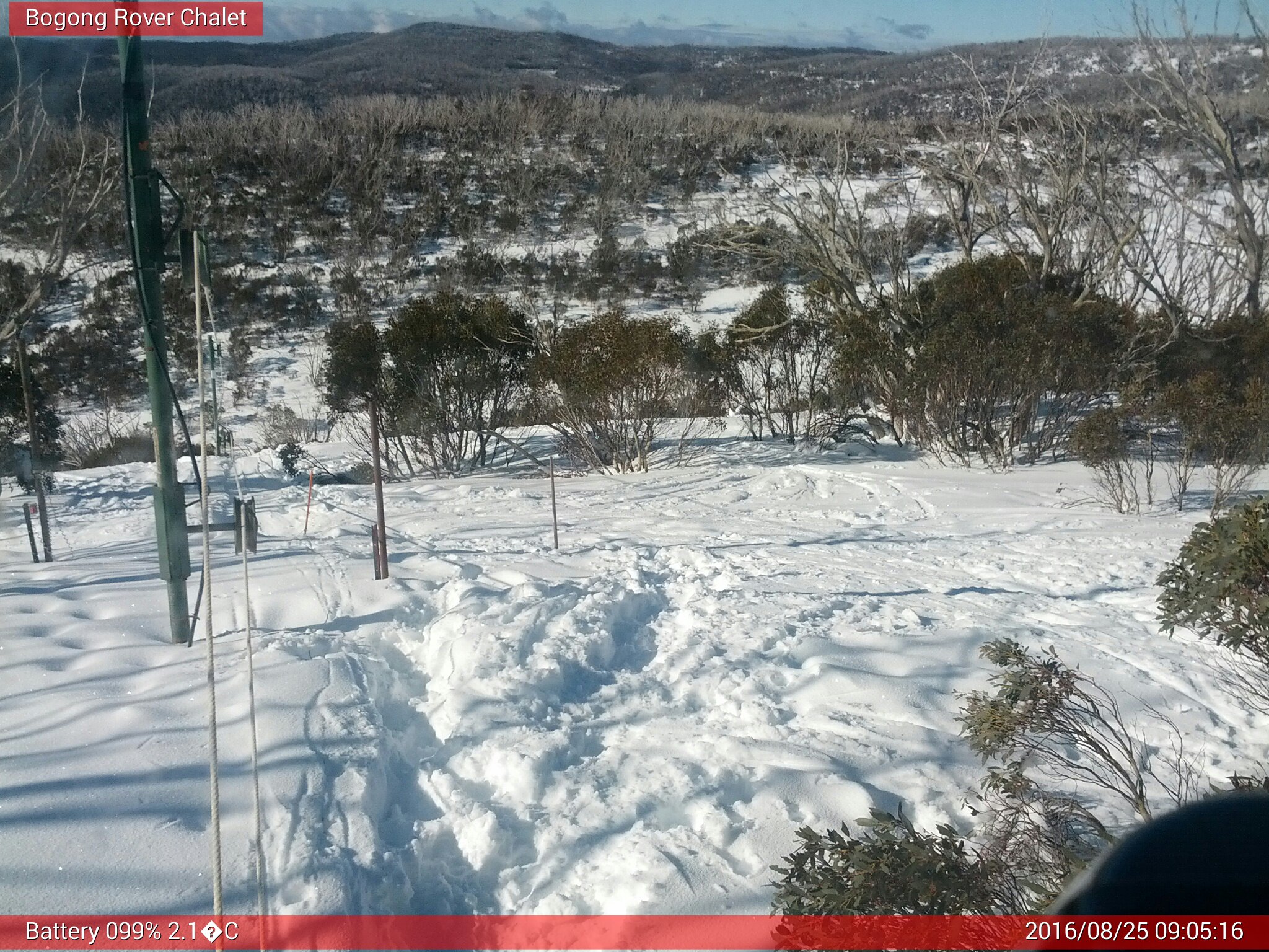 Bogong Web Cam 9:05am Thursday 25th of August 2016