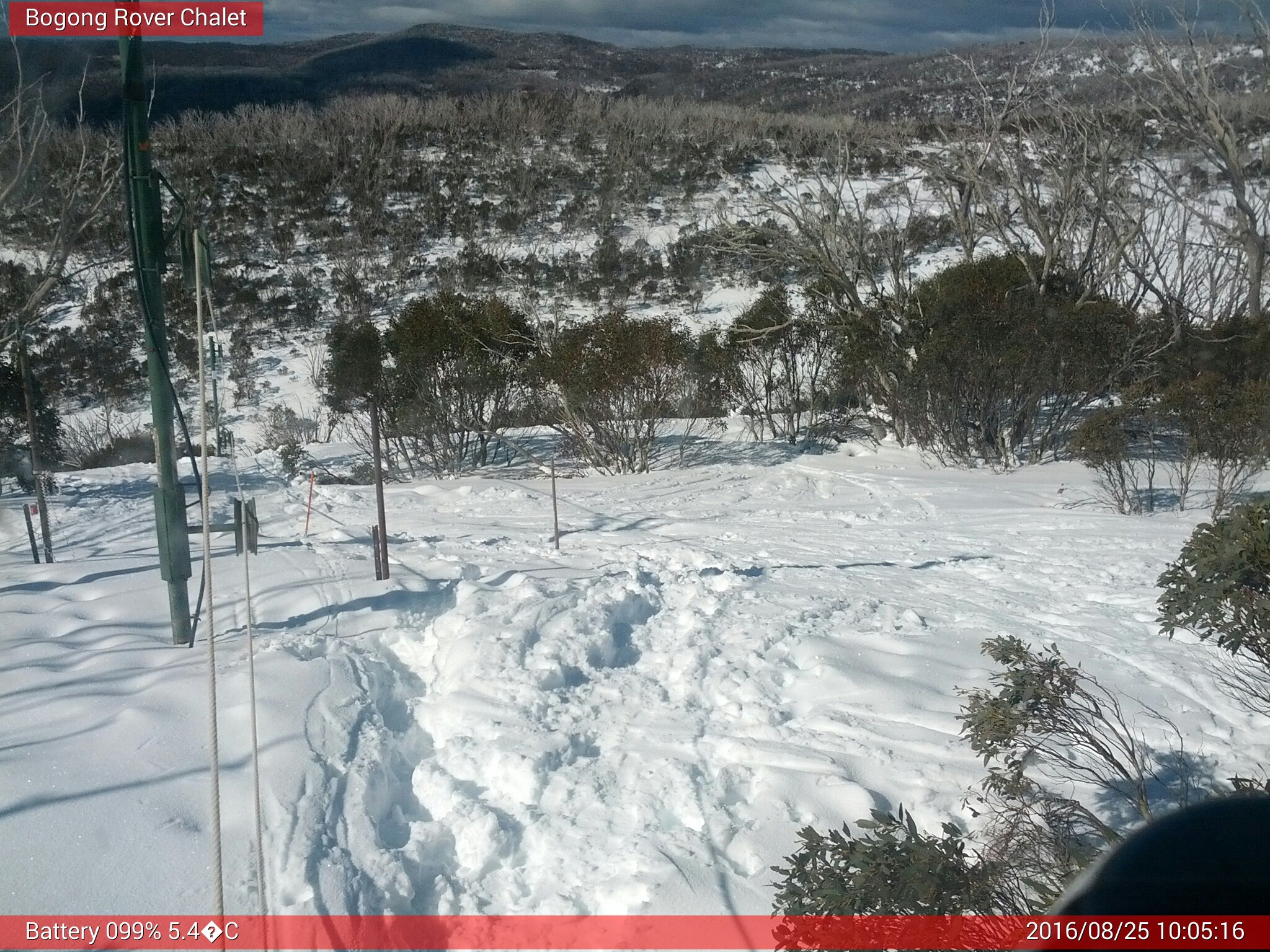 Bogong Web Cam 10:05am Thursday 25th of August 2016