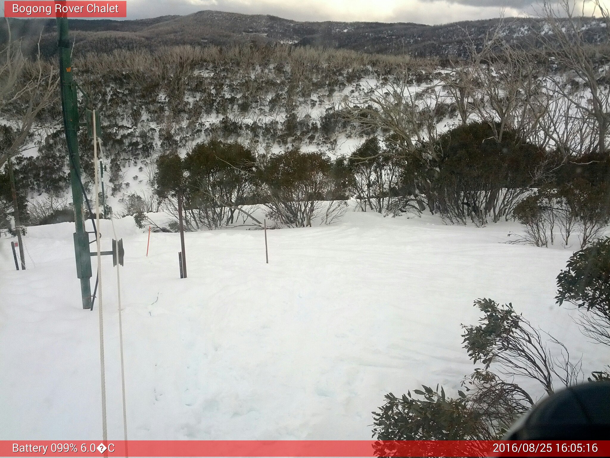 Bogong Web Cam 4:05pm Thursday 25th of August 2016