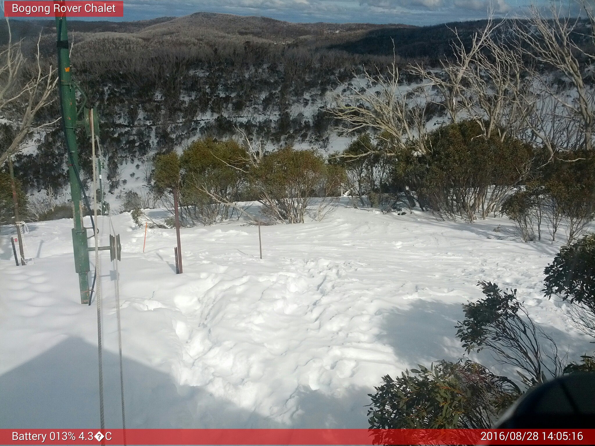 Bogong Web Cam 2:05pm Sunday 28th of August 2016