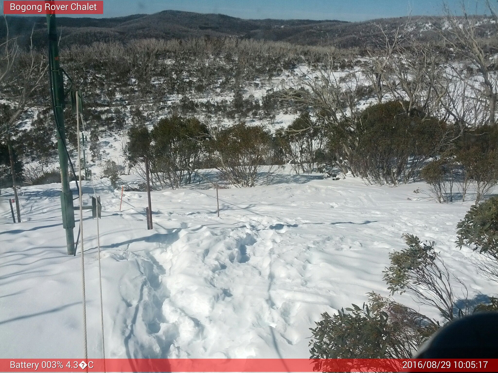 Bogong Web Cam 10:05am Monday 29th of August 2016