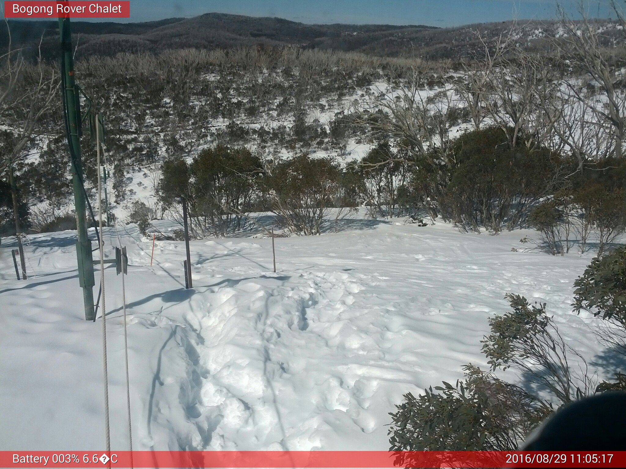 Bogong Web Cam 11:05am Monday 29th of August 2016