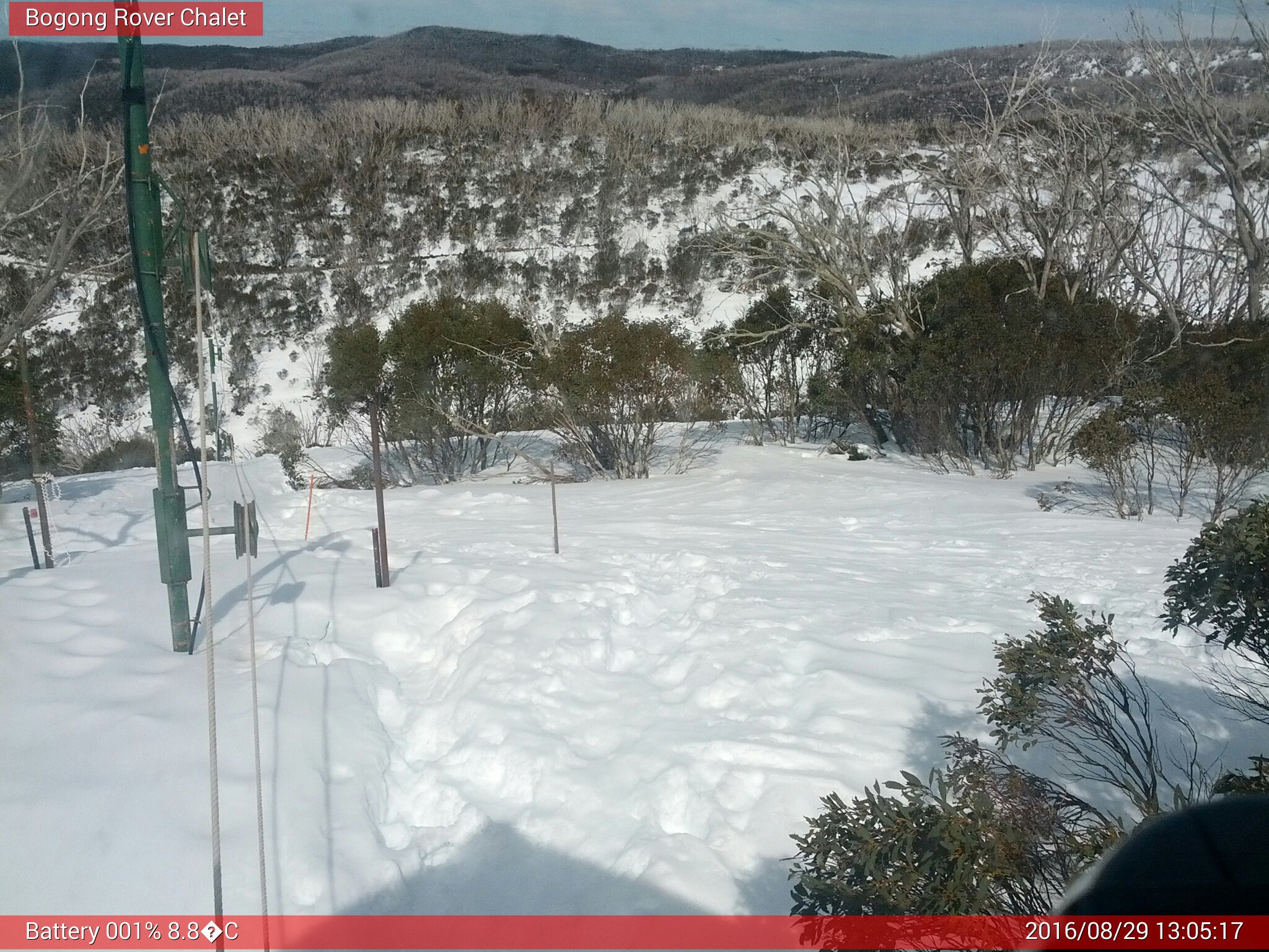 Bogong Web Cam 1:05pm Monday 29th of August 2016