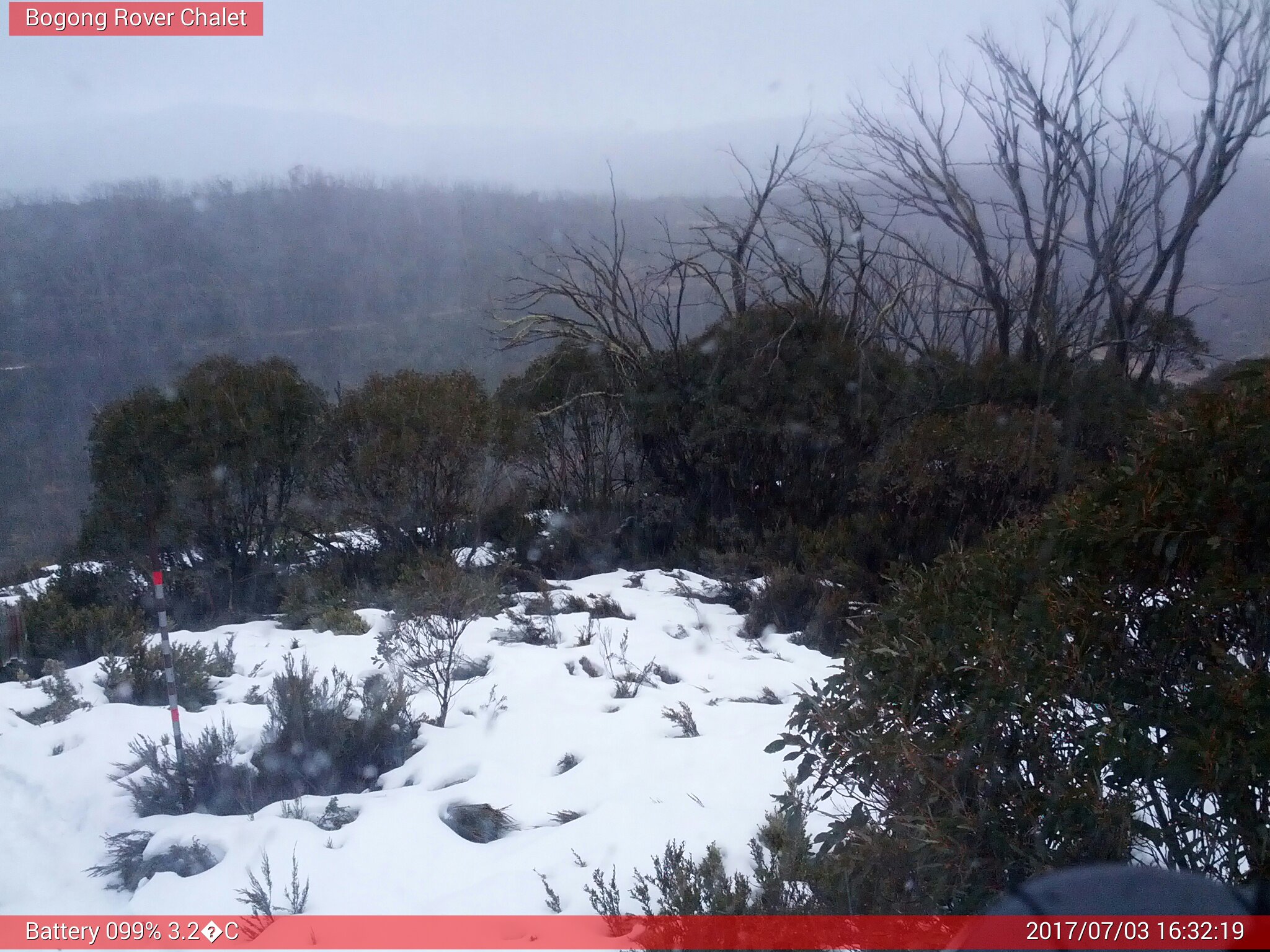 Bogong Web Cam 4:32pm Monday 3rd of July 2017